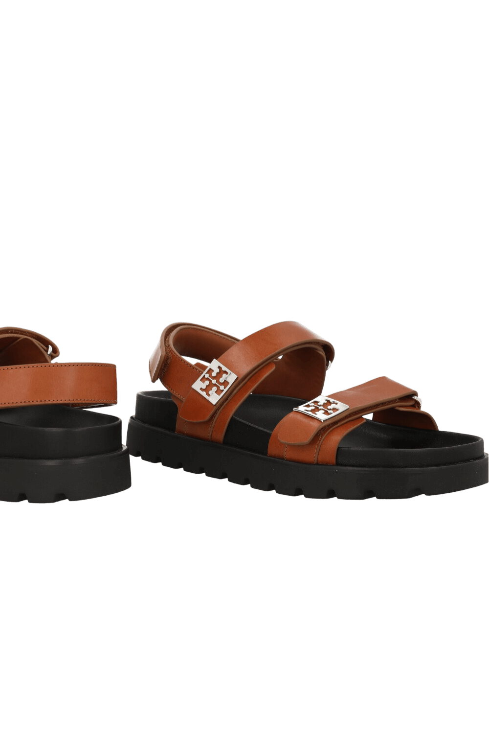 תמונת תקריב של סנדלים