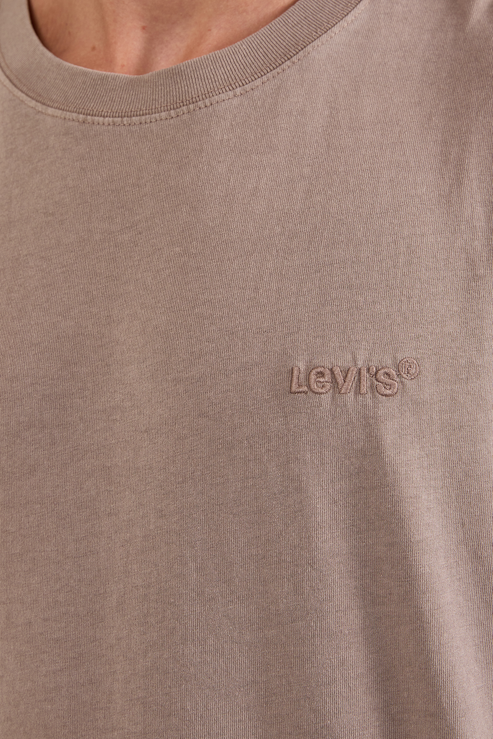 תמונת תקריב דוגמן של חולצת טי