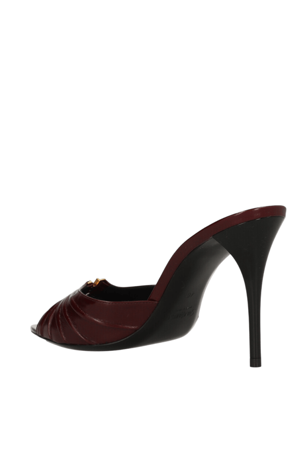 תמונה אחורית של נעלי עקב מיולס