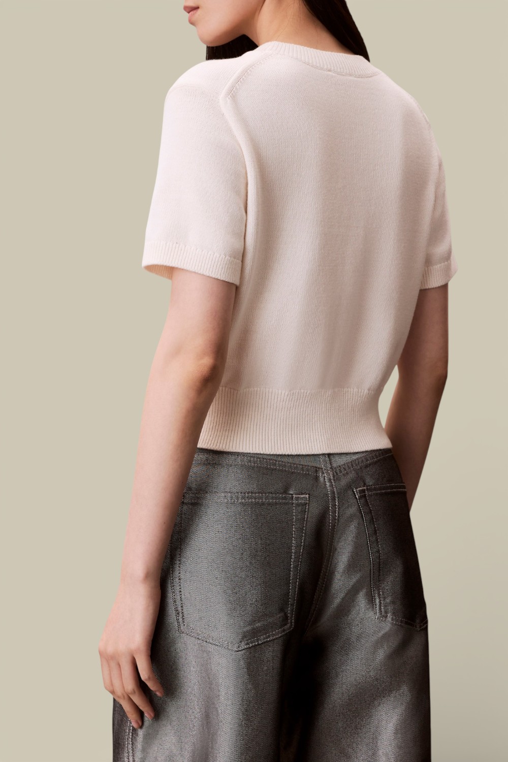 תמונת דוגמן אחורית של חולצת סריג