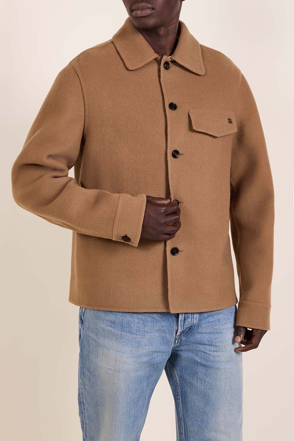 תמונת דוגמן קידמית של חולצת ז'קט