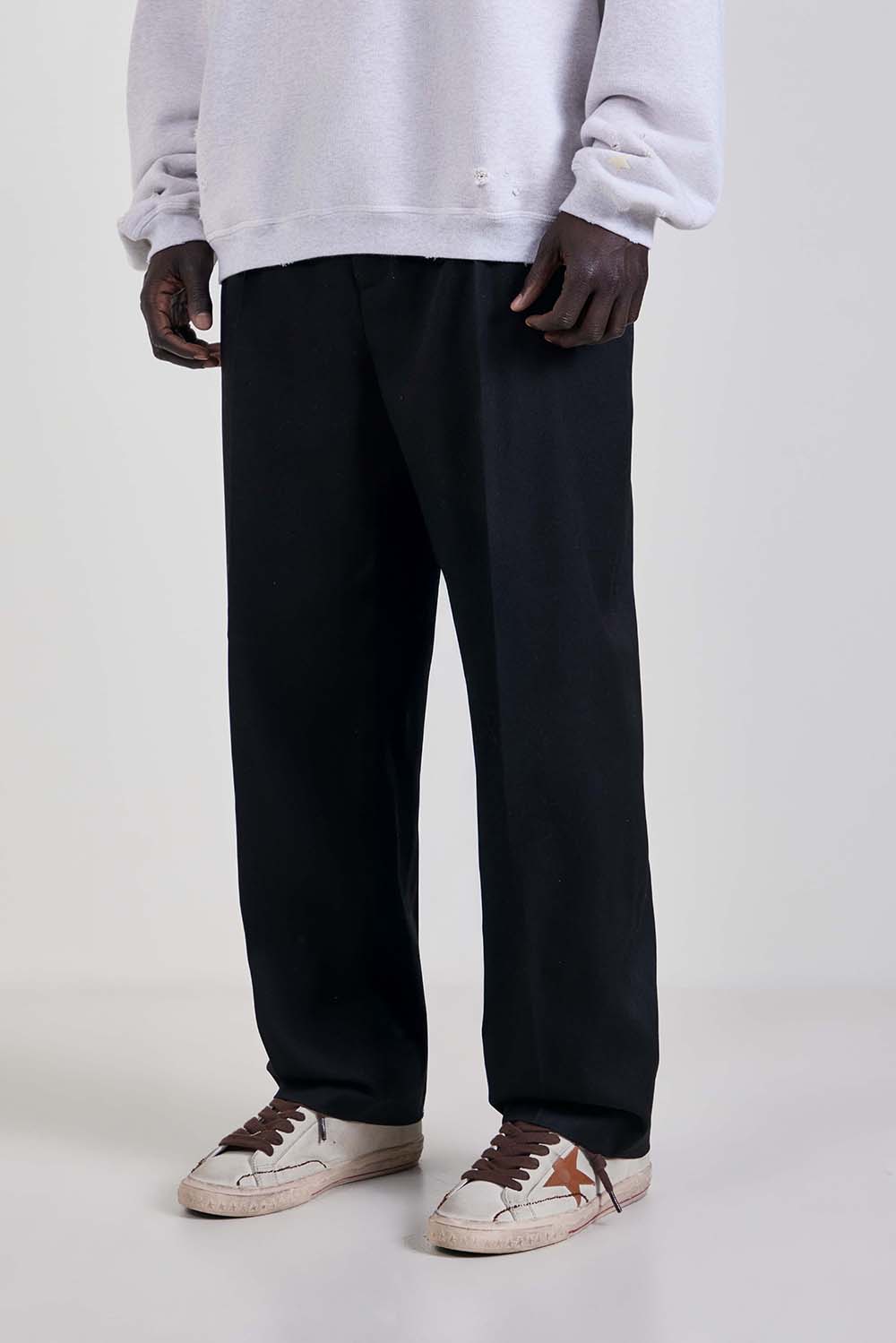 תמונת דוגמן קידמית של מכנסיים מחוייטים