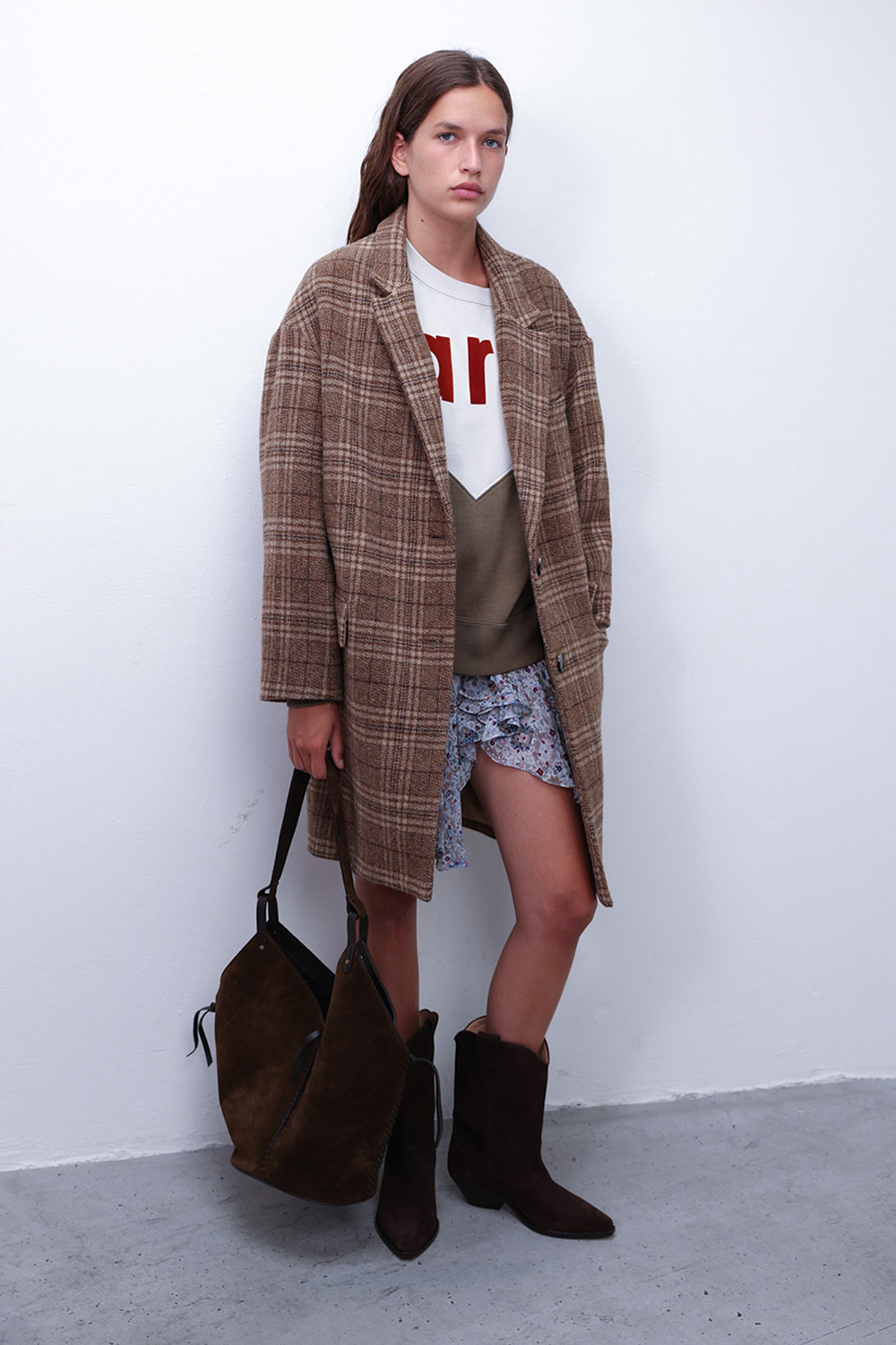 תמונת דוגמן קידמית של סווטשירט עם צווארון מעוגל