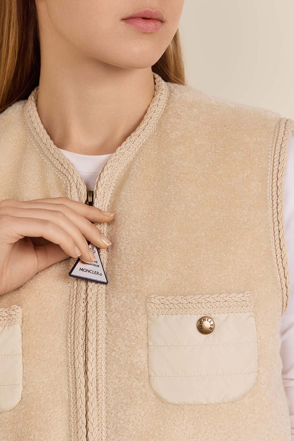 תמונת תקריב דוגמן של וסט מימוזה