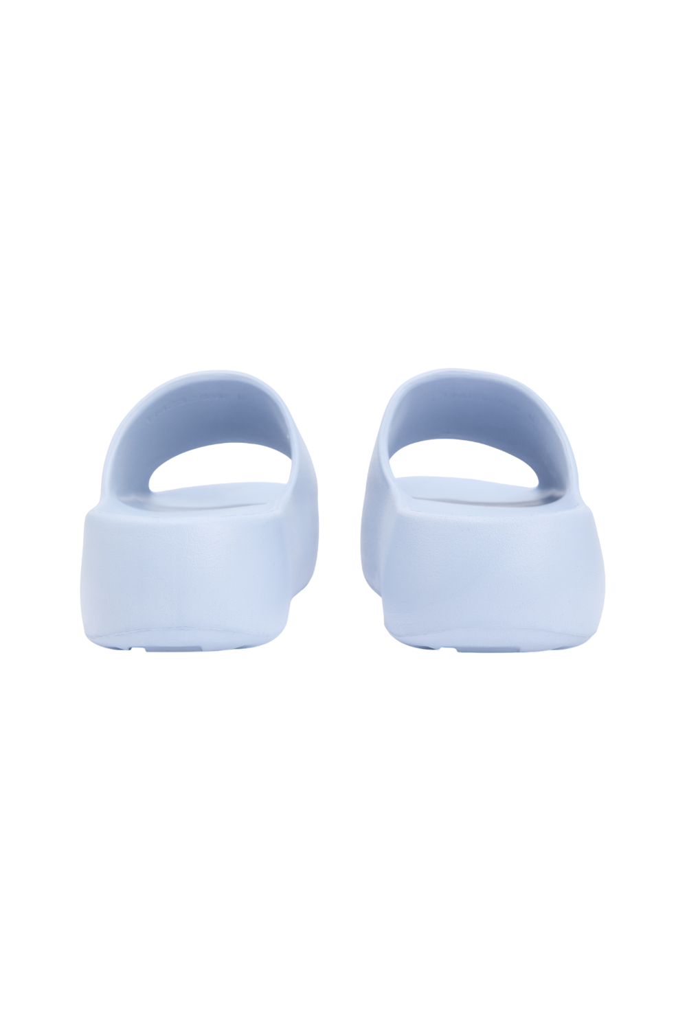 תמונת תקריב של כפכפי סלייד