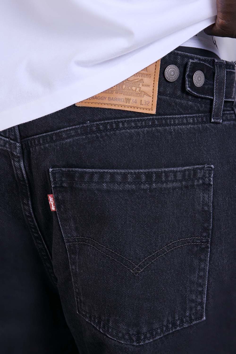 תמונת תקריב דוגמן של מכנסי ג`ינס באגי בארל