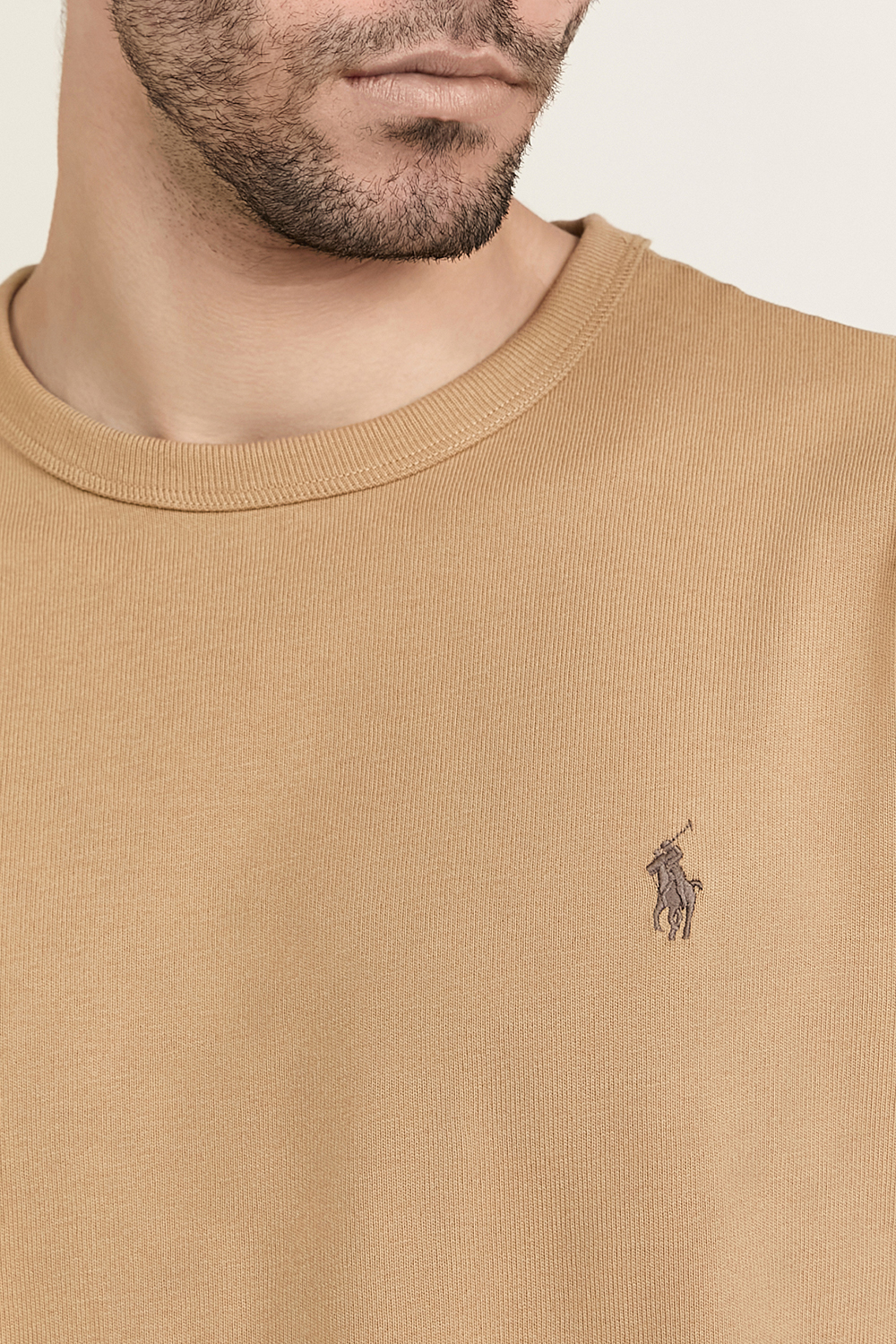 תמונת תקריב דוגמן של חולצת טי