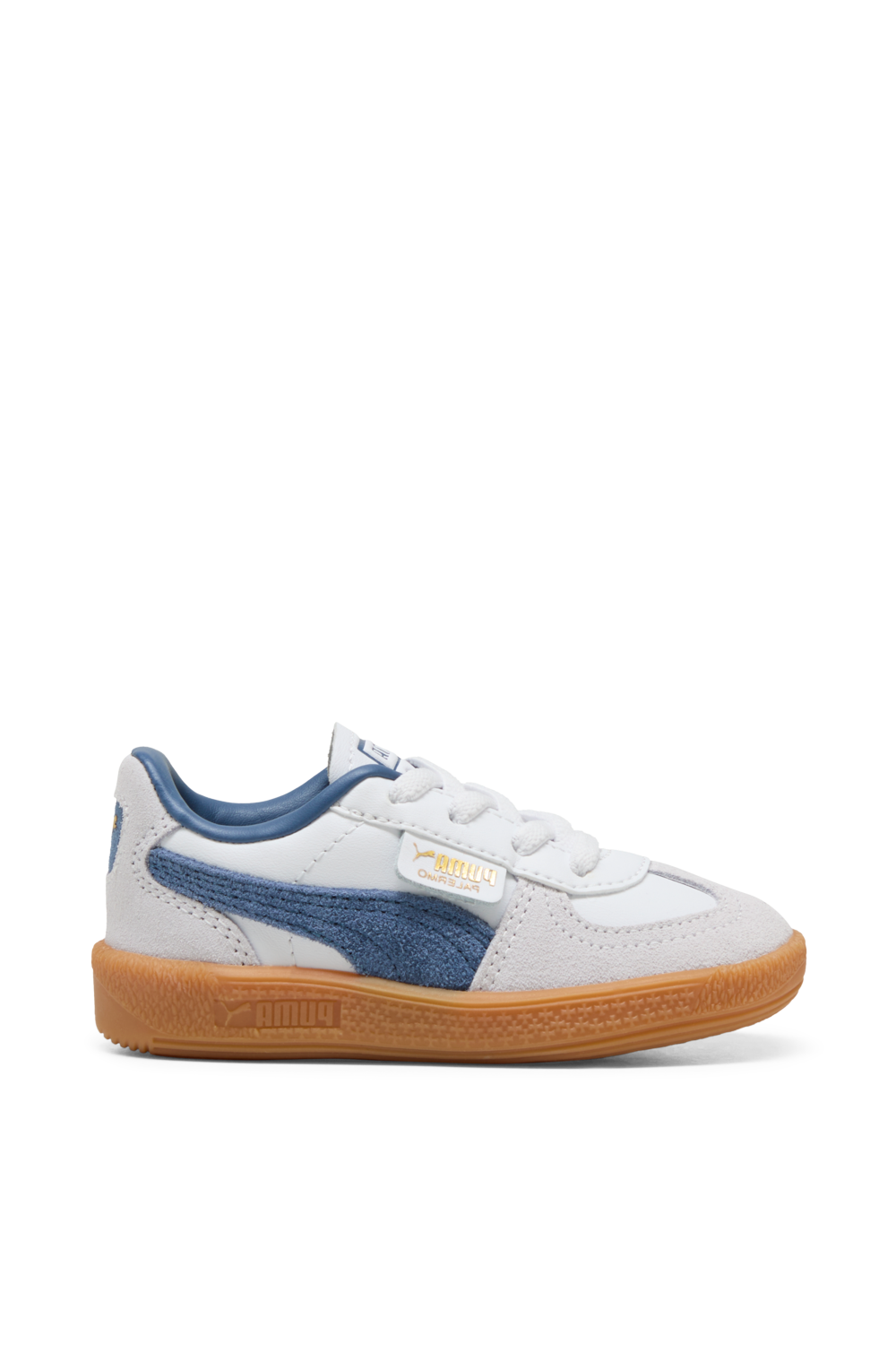 תמונה קידמית של נעלי סניקרס