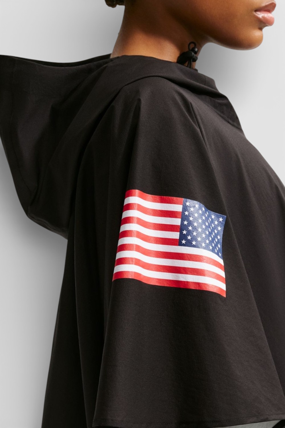 תמונת תקריב דוגמן של פונצו נייקי X טום סאקס