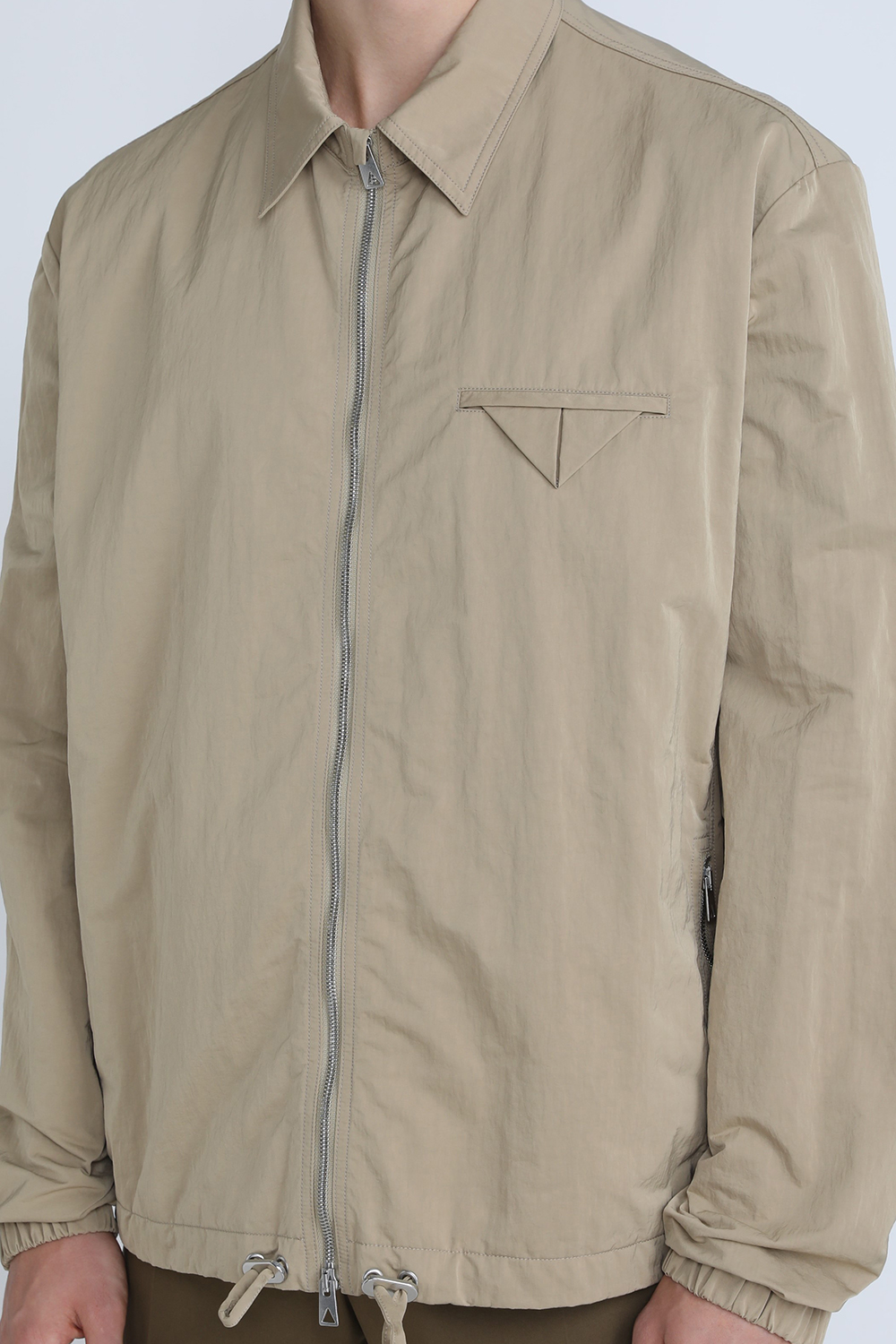 תמונת תקריב דוגמן של ז`קט קז`ואל