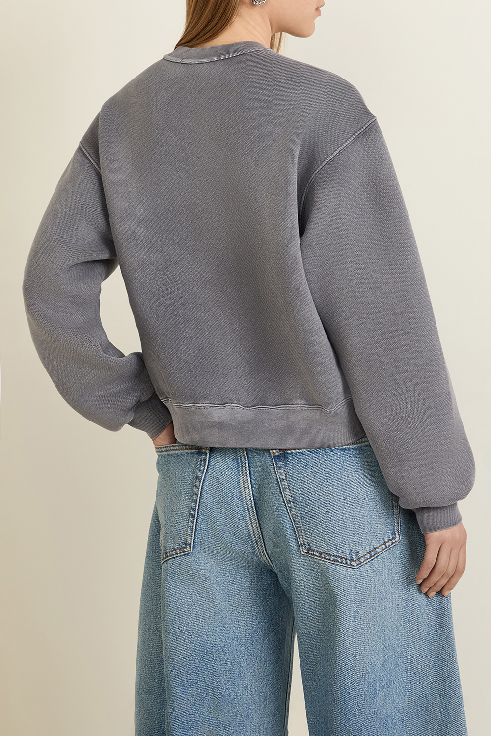 תמונת דוגמן אחורית של סווטשירט