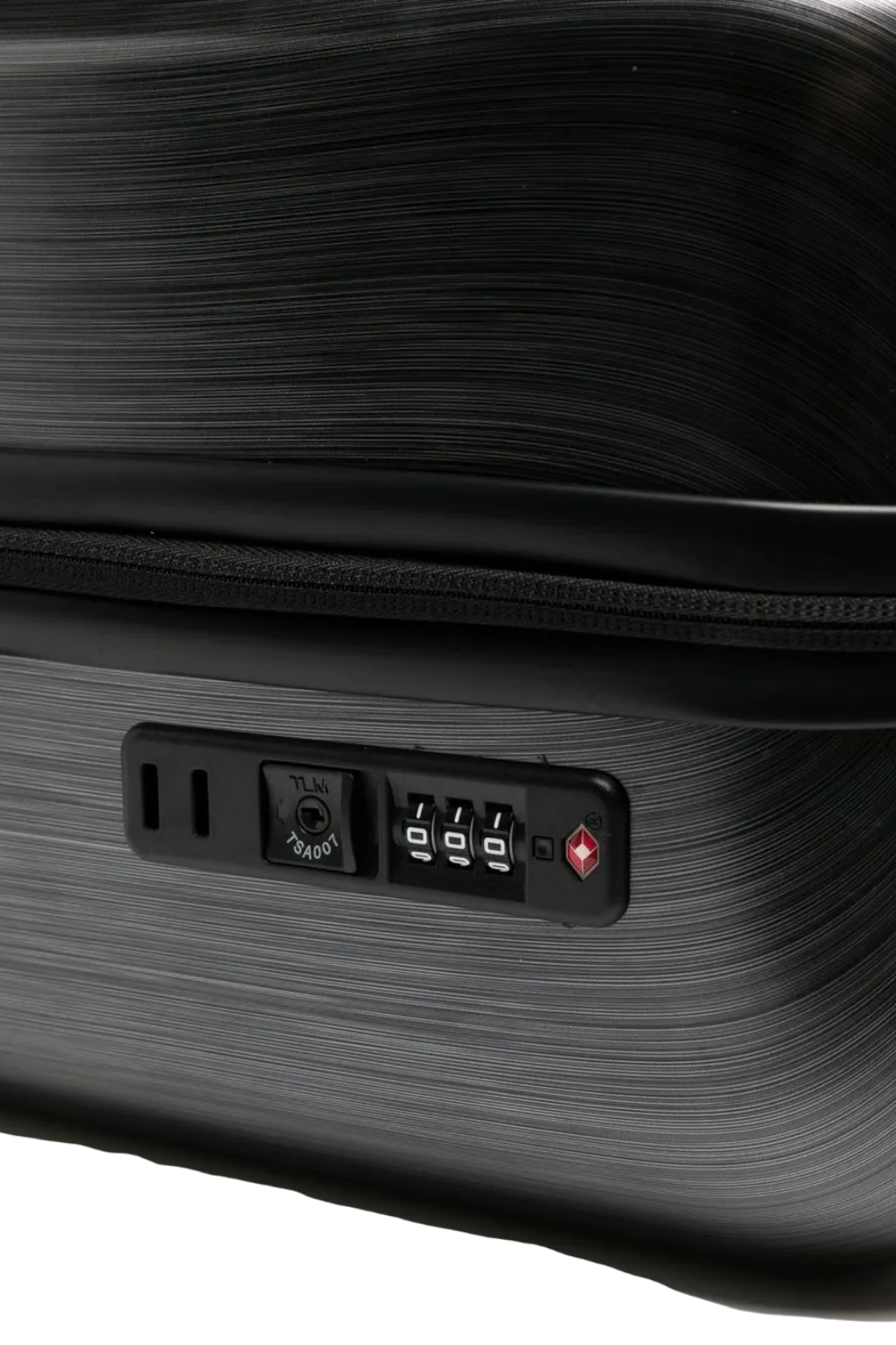 תמונת תקריב של מזוודה