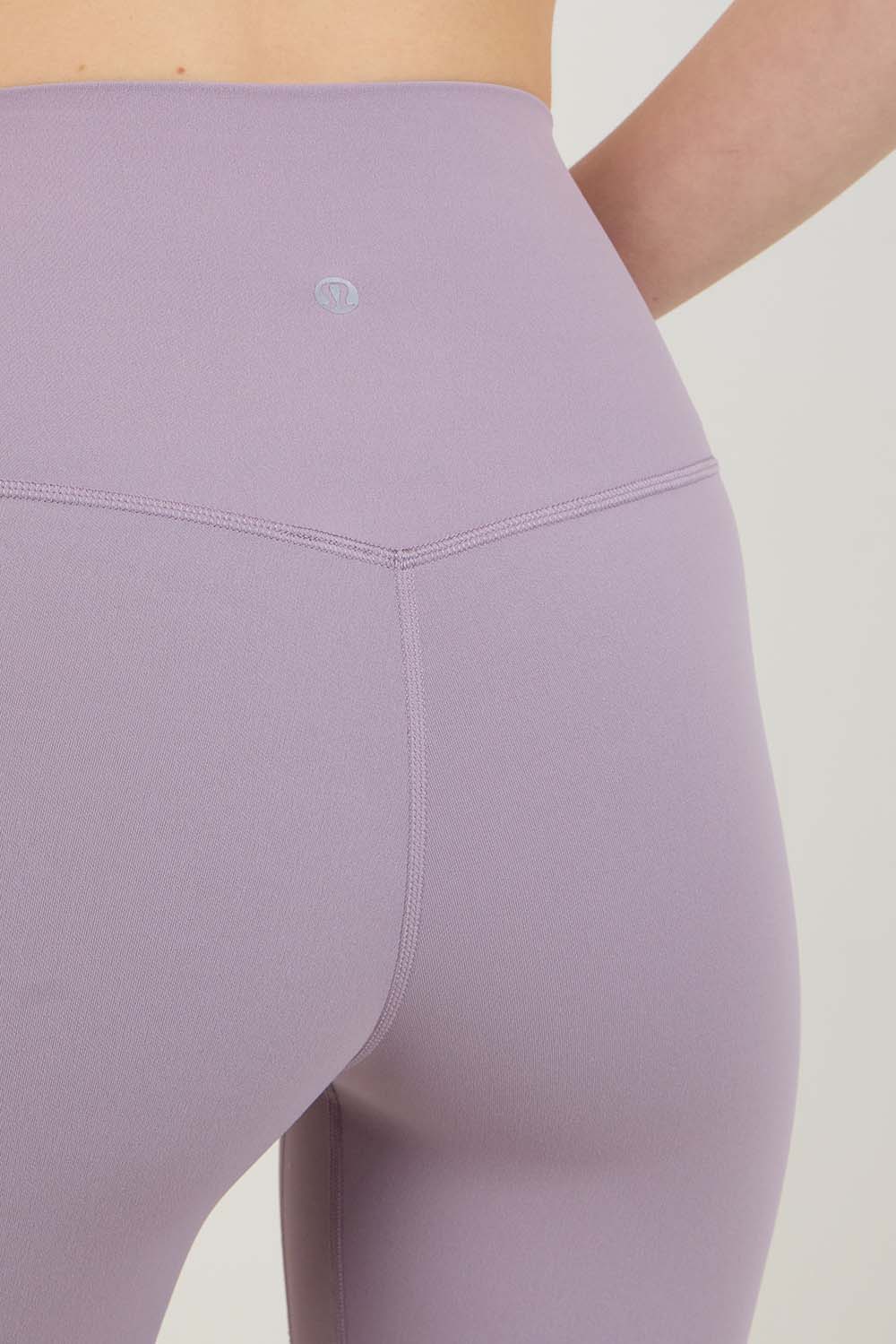 תמונת תקריב דוגמן של LULULEMON ALIGN&trade; HR PANT 25