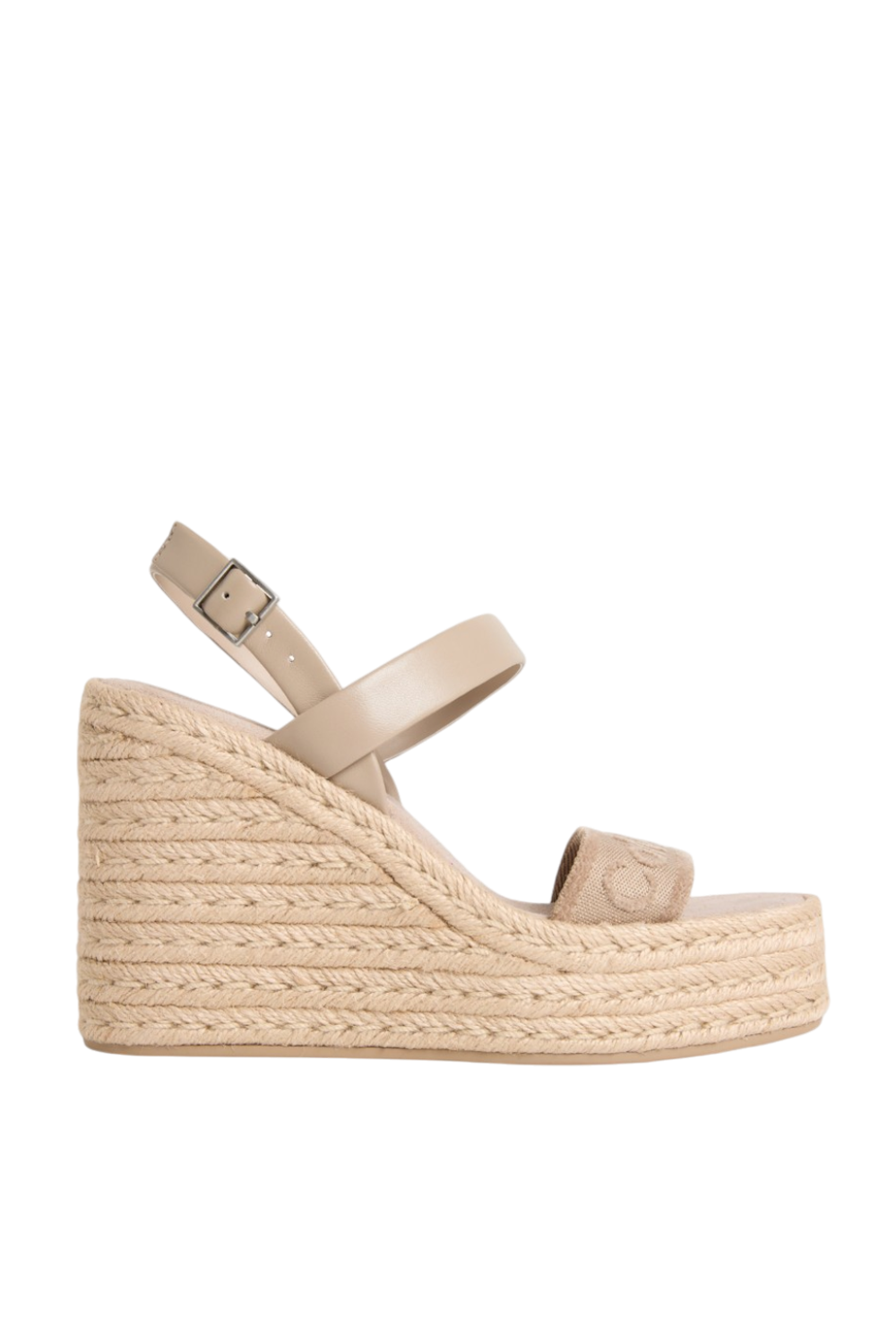 תמונה קידמית של סנדלי פלטפורמה