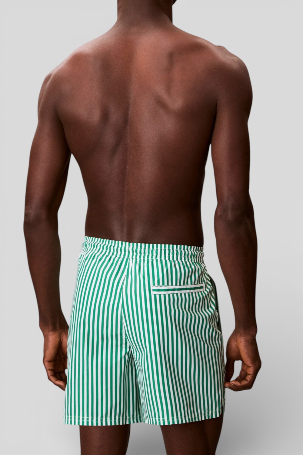 תמונת דוגמן אחורית של מכנסי בגד ים