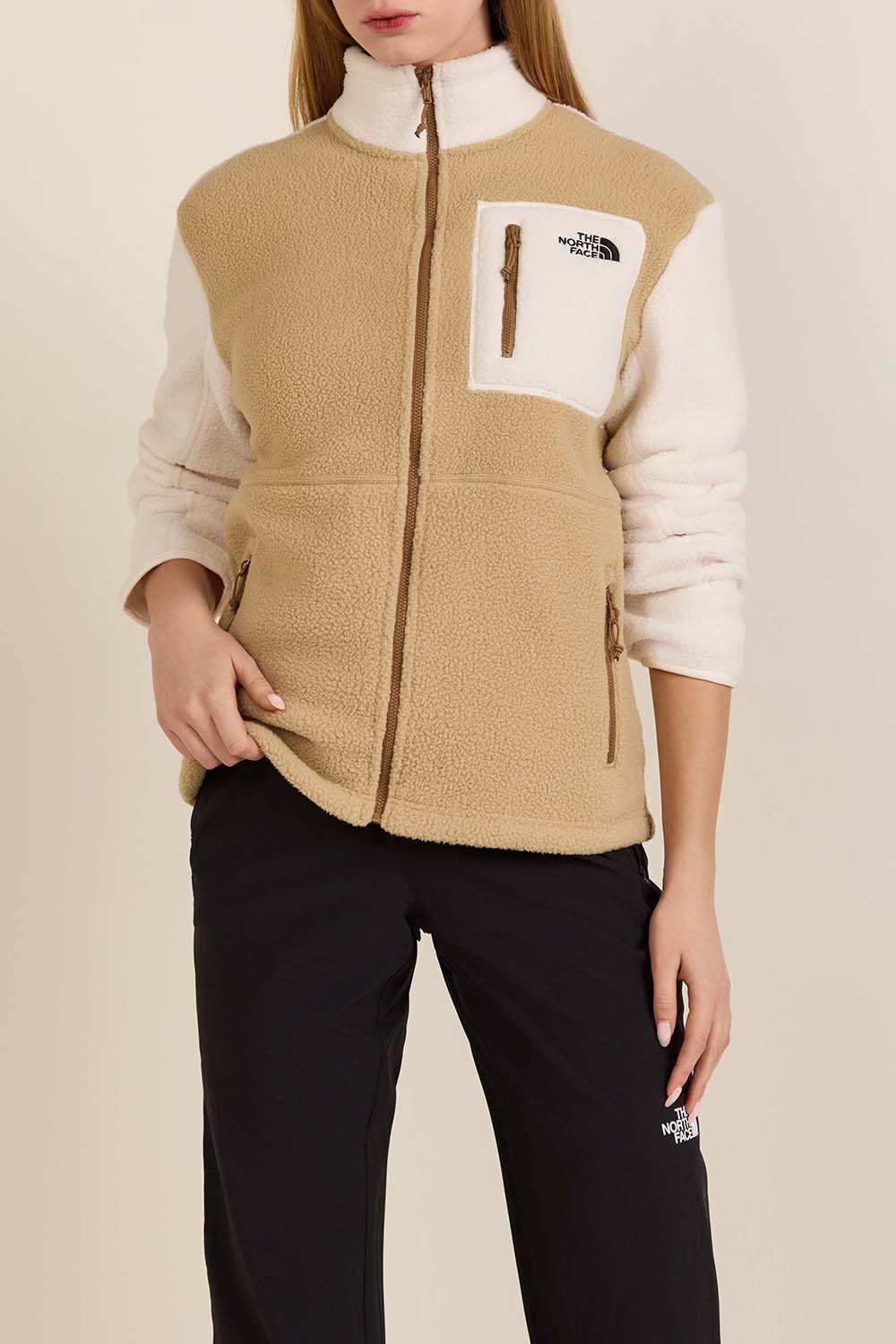 תמונת דוגמן קידמית של ז'קט פליז בגזרה רגילה