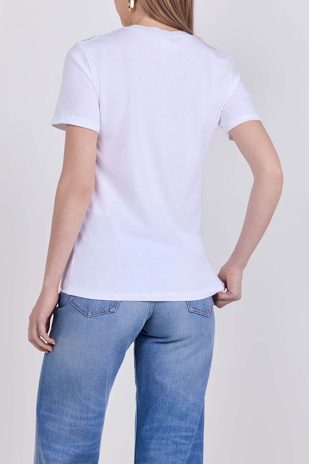 תמונת דוגמן אחורית של חולצת טי