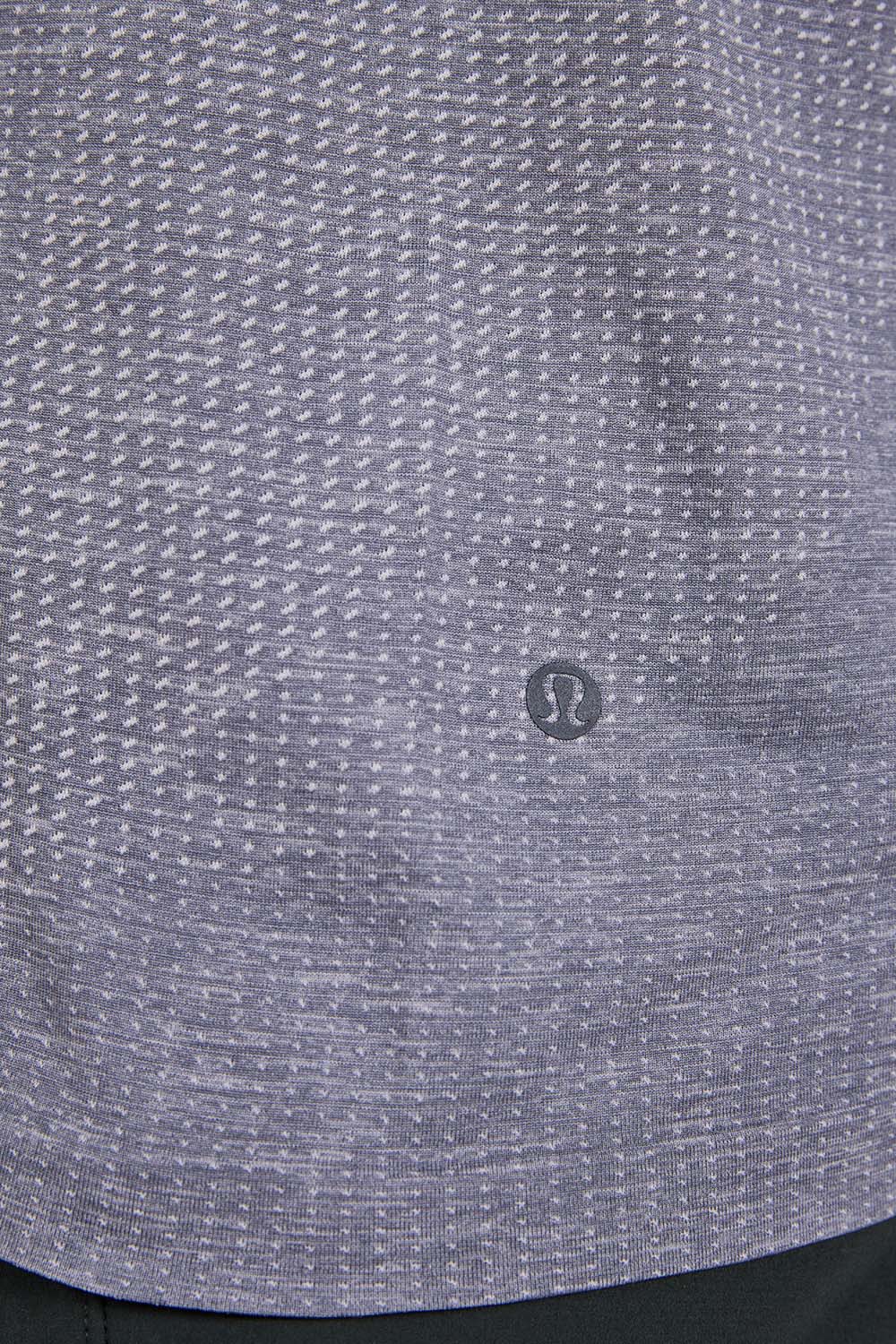 תמונת תקריב דוגמן של Metal Vent Tech Long-Sleeve Shirt