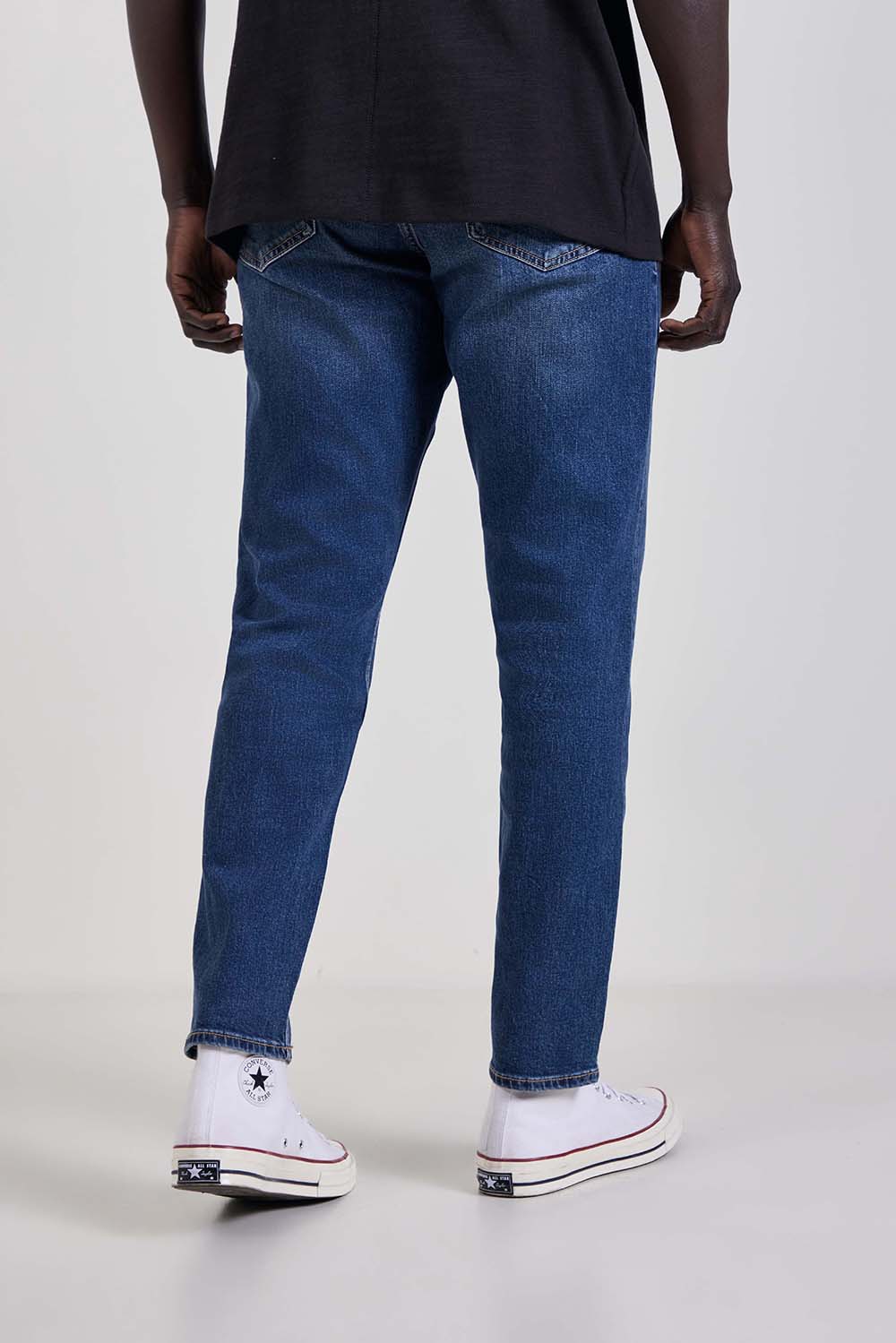 תמונת דוגמן אחורית של מכנסי ג'ינס