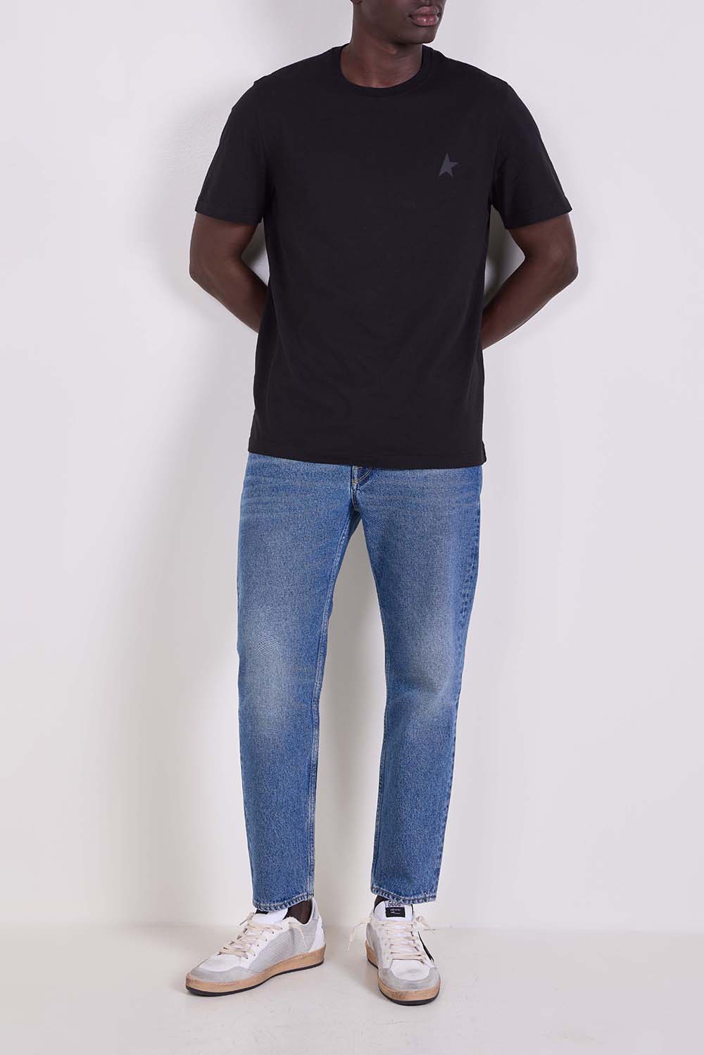 תמונת דוגמן קידמית של סניקרס