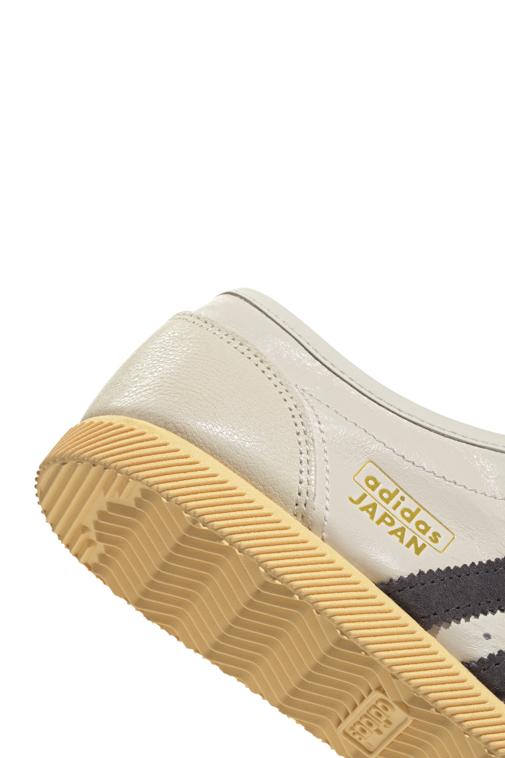 נעלי סניקרס יפן