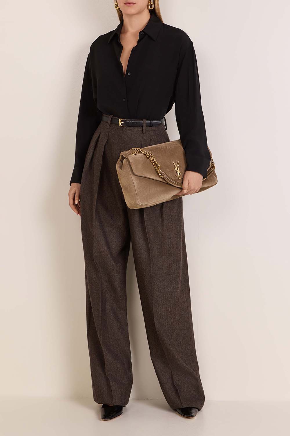 תמונת דוגמן קידמית של תיק כתף זמש