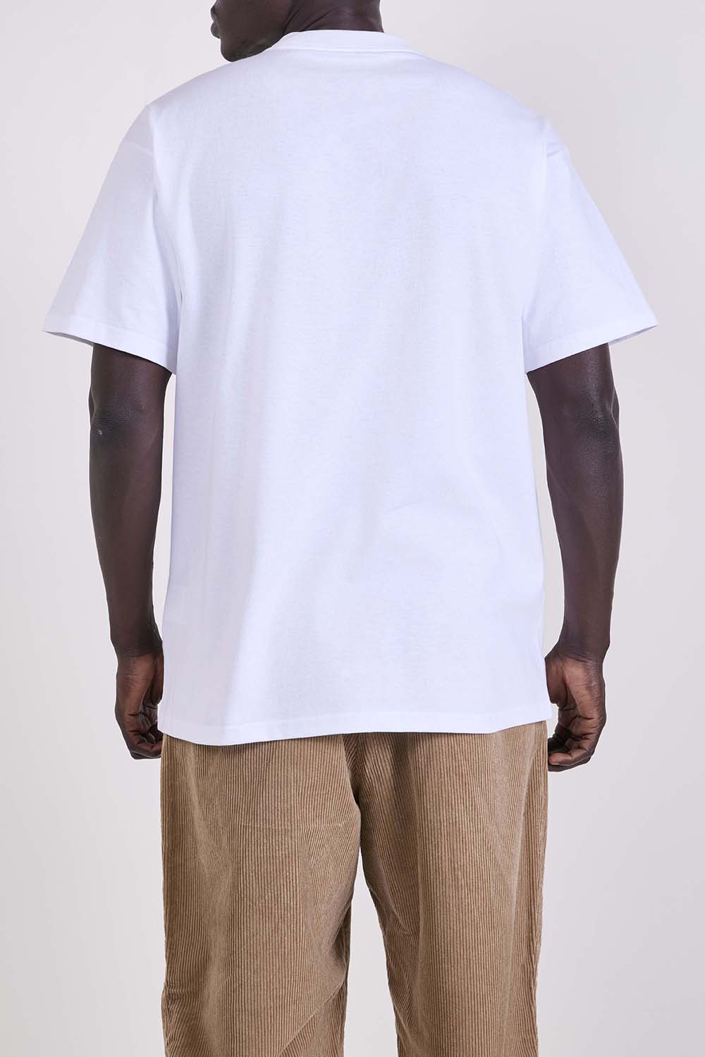 תמונת דוגמן אחורית של חולצת טי בגזרה משוחררת