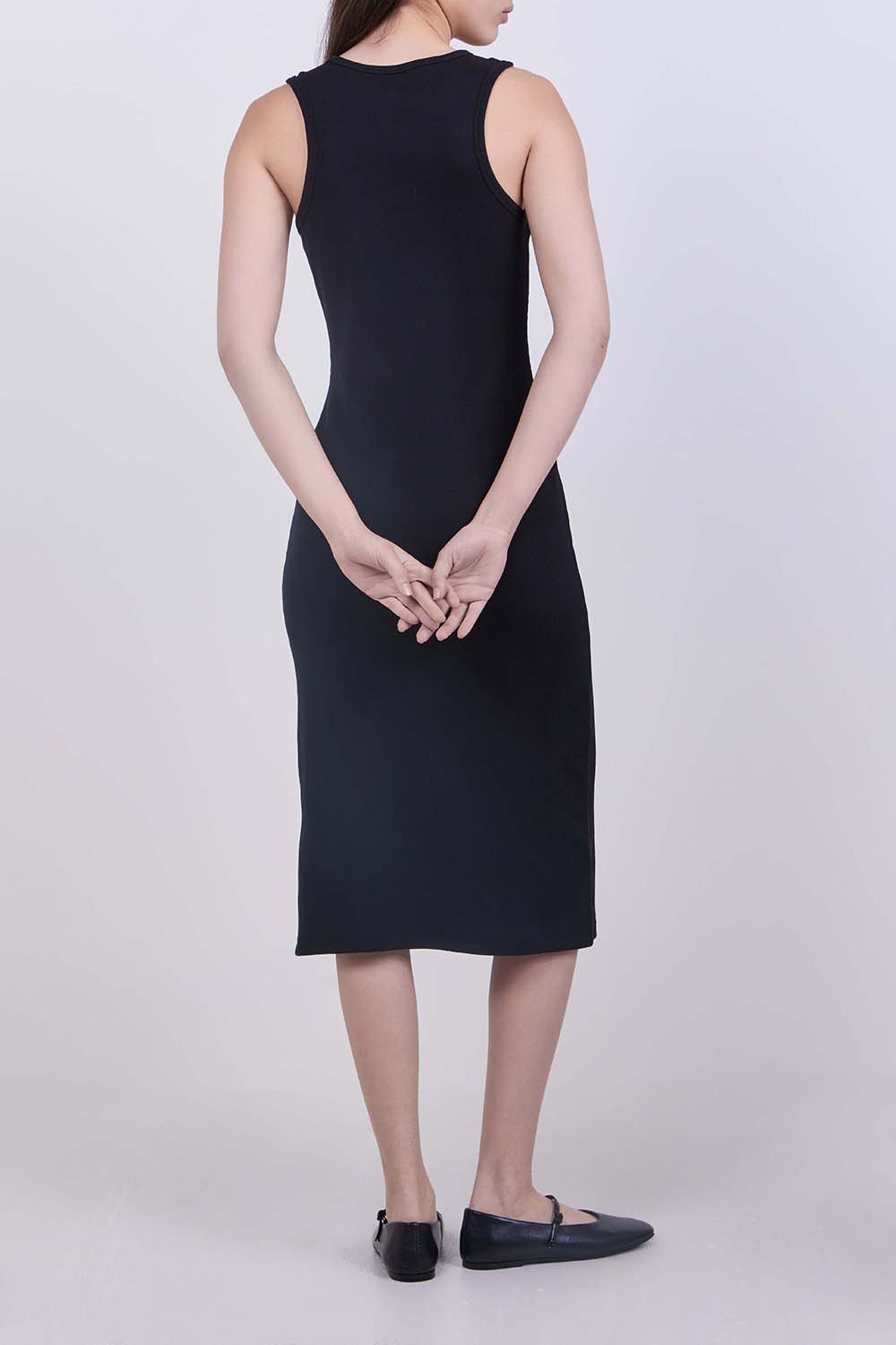 תמונת דוגמן אחורית של שמלת מידי ריב