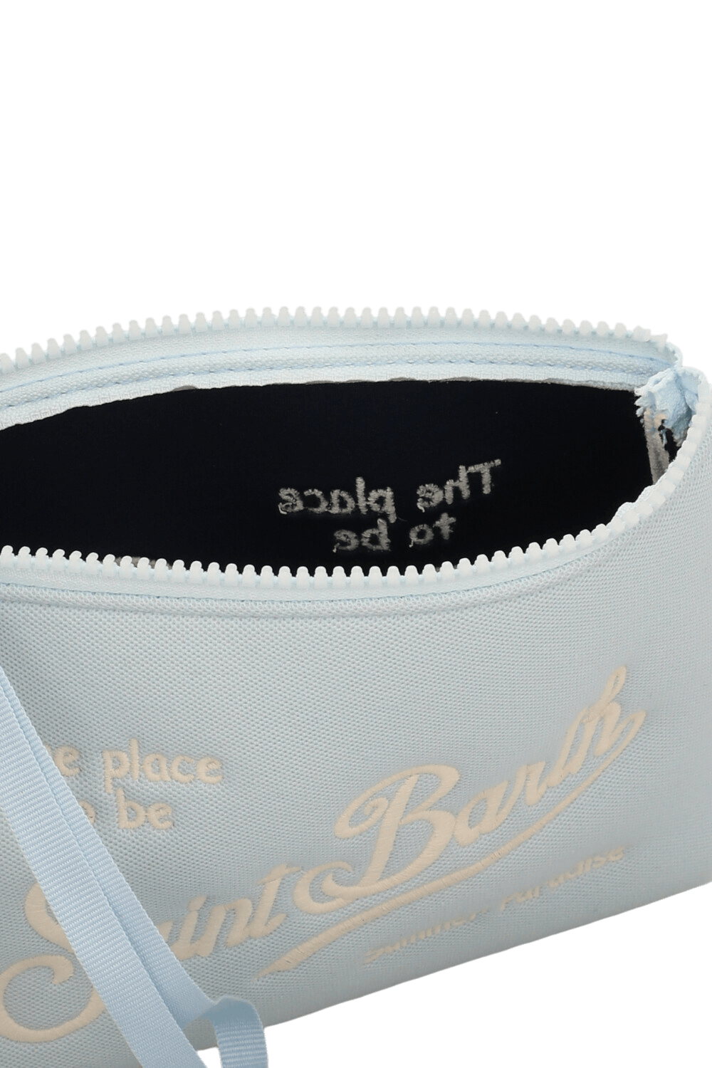 תמונת תקריב של תיק קלאץ&rsquo; אלין