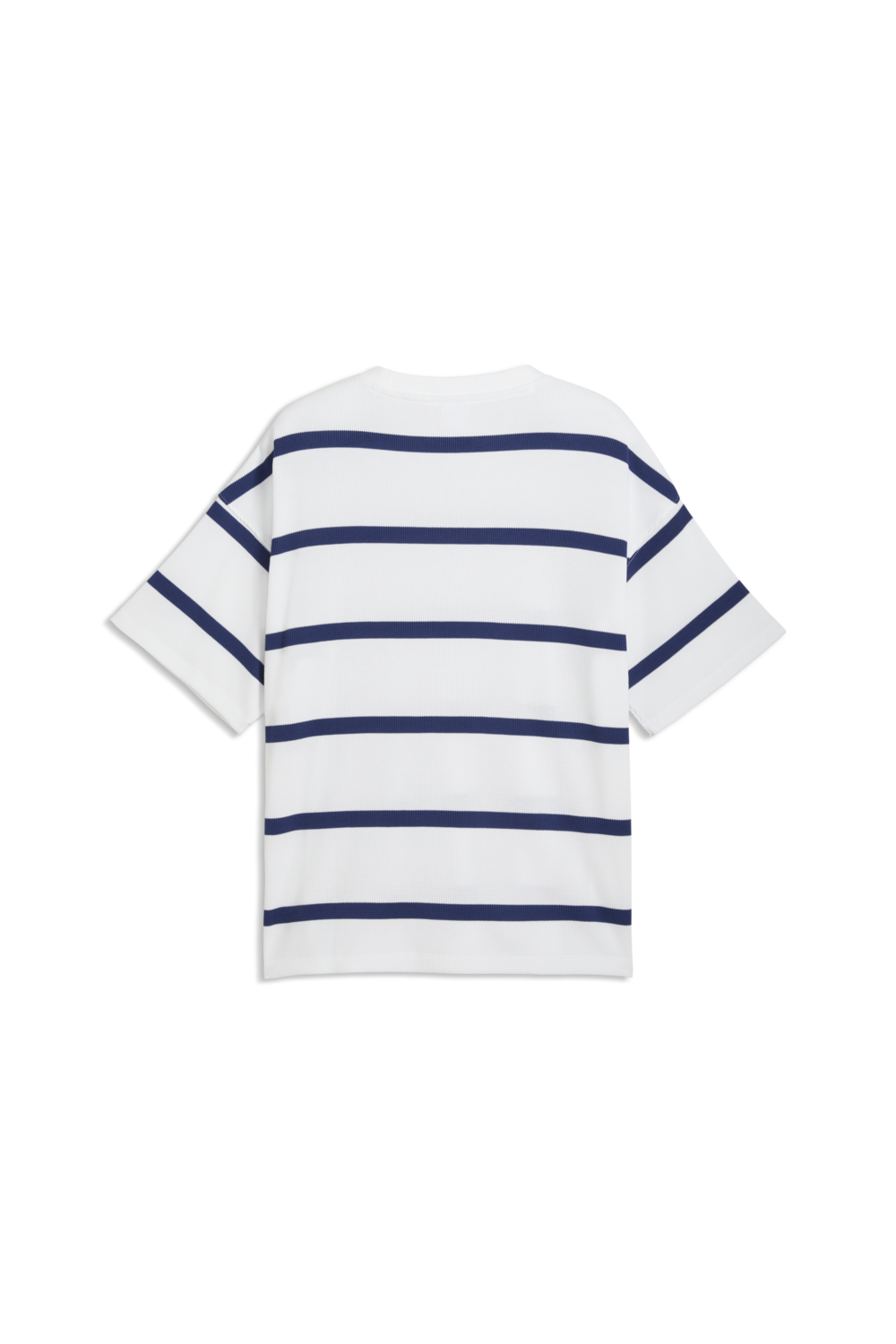 תמונה אחורית של חולצת טי בגזרה משוחררת