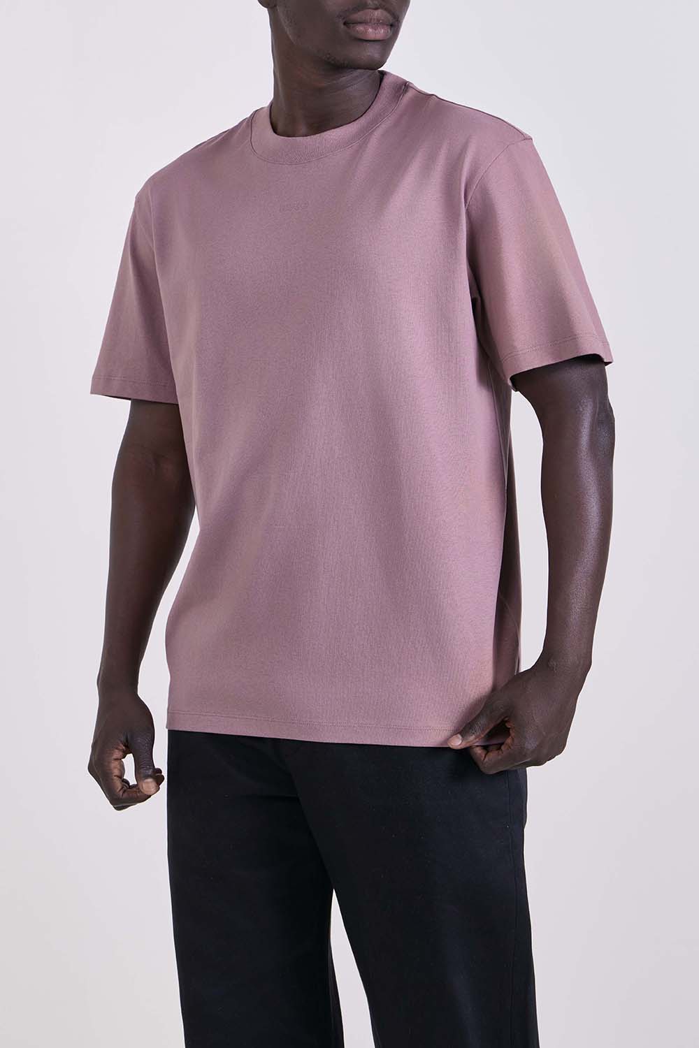 תמונת דוגמן קידמית של חולצת טי