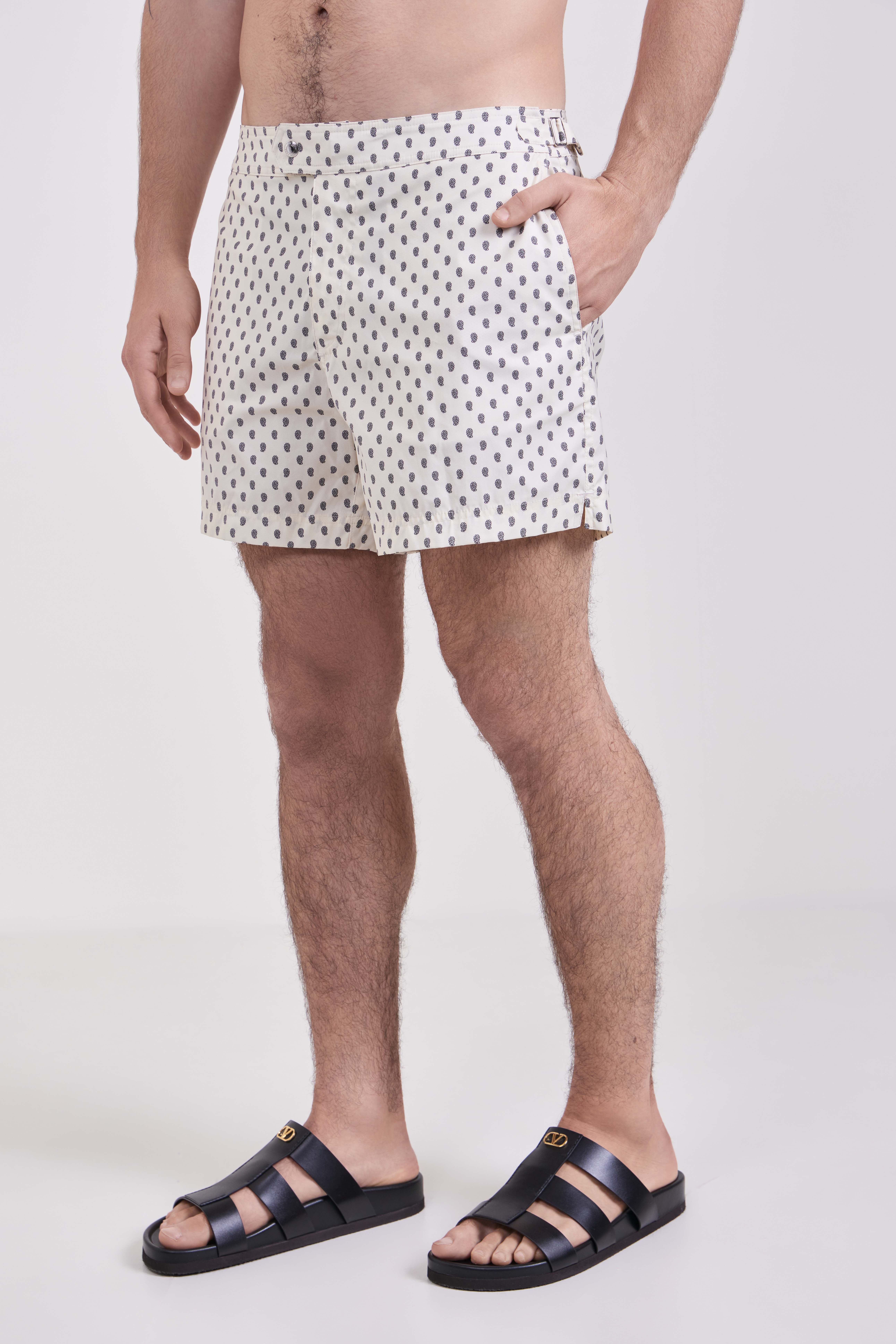 תמונת דוגמן קידמית של מכנסי בגד ים