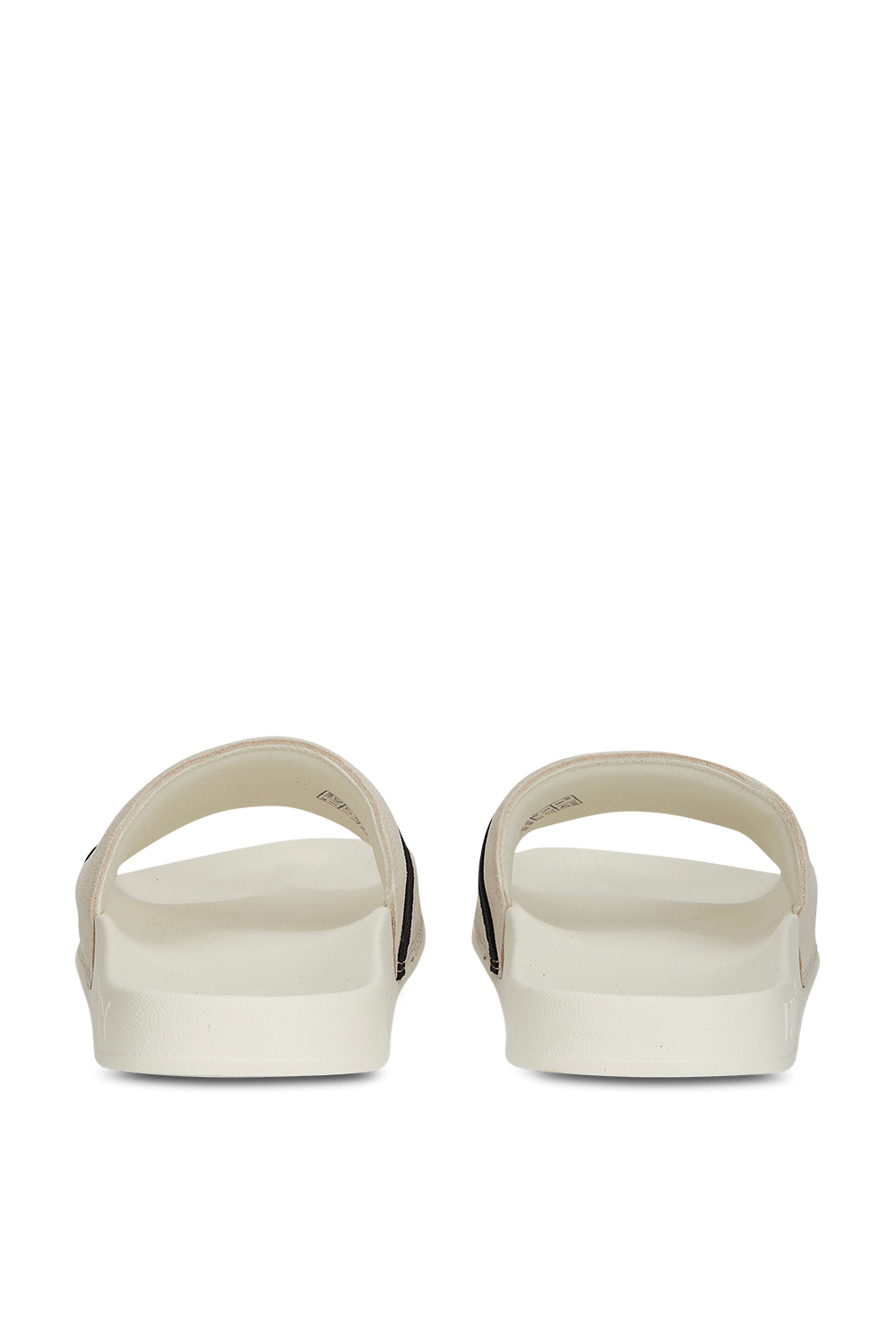 תמונת תקריב של כפכפי סליידס