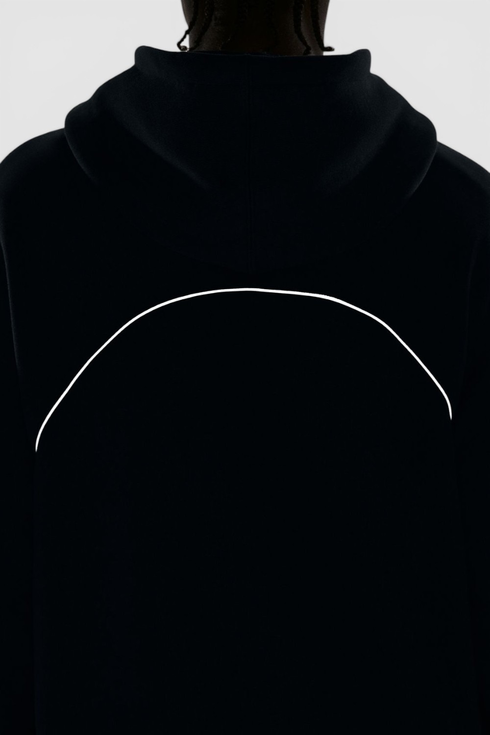 תמונת תקריב דוגמן של סווטשירט נייקי X נוקטה