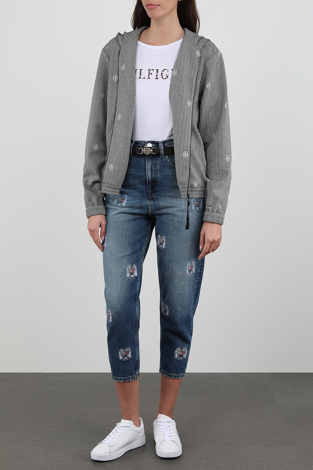 תמונת דוגמן קידמית של חגורה טי-אייץ' קלאב בגוון שחור