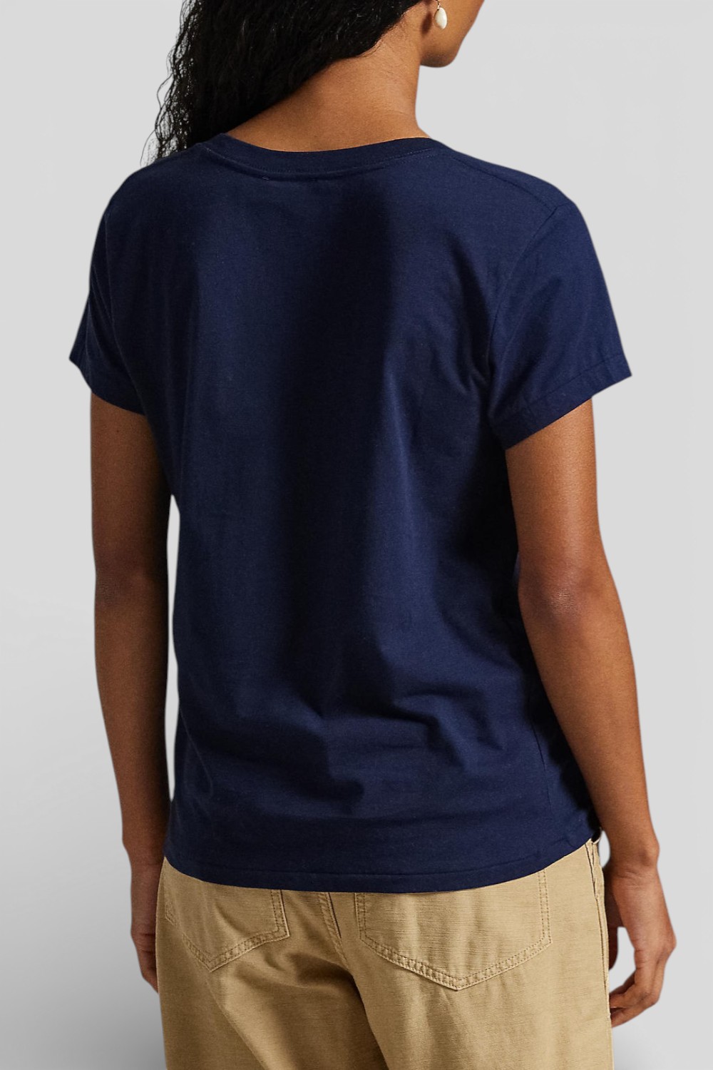 תמונת דוגמן אחורית של חולצת טי