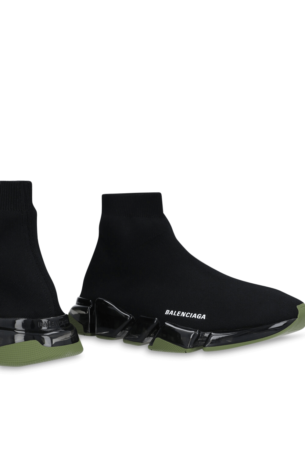 תמונת תקריב של נעלי סניקרס ספיד 2.0