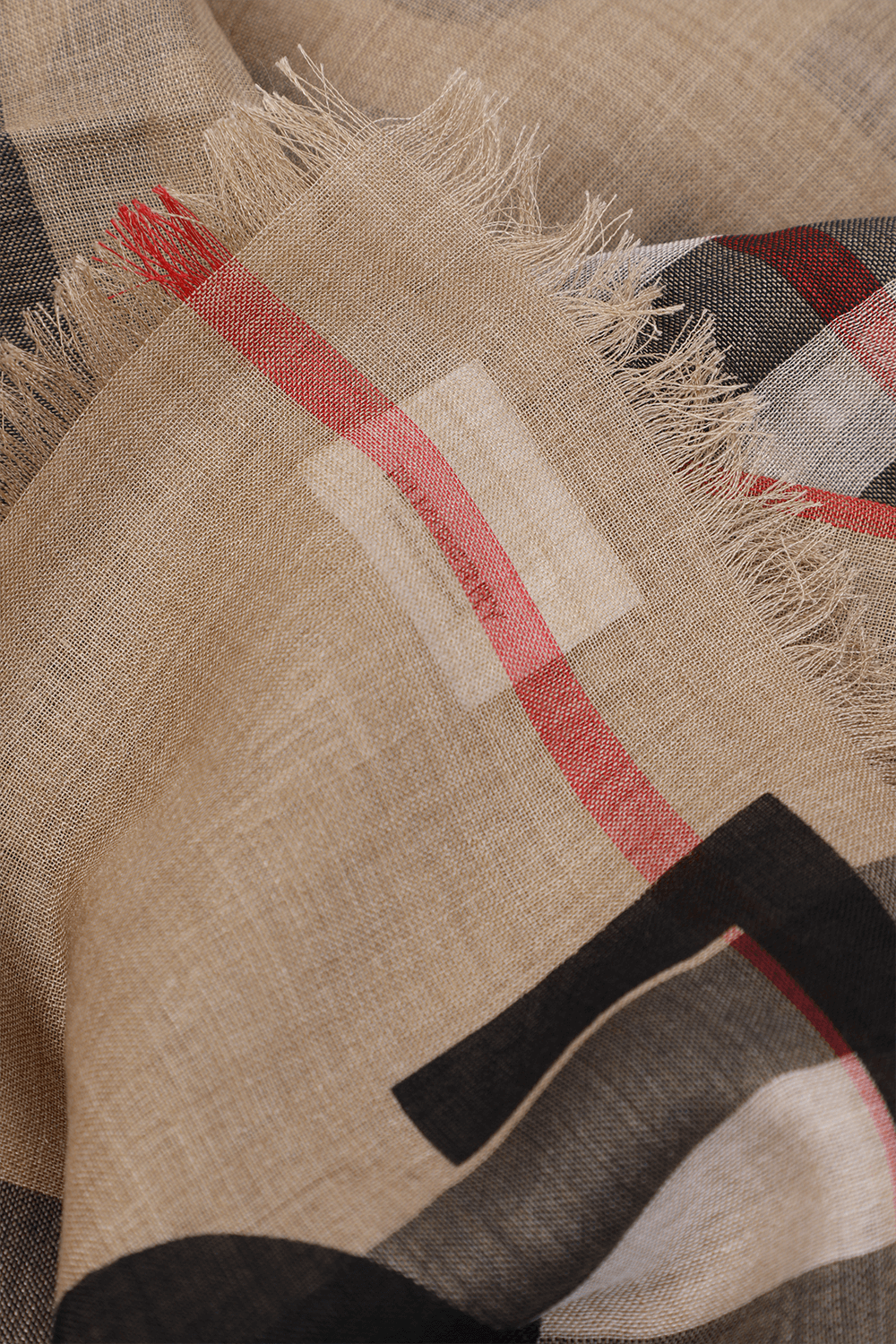 תמונה אחורית של צעיף משבצות ברברי בגווני חום ושחור