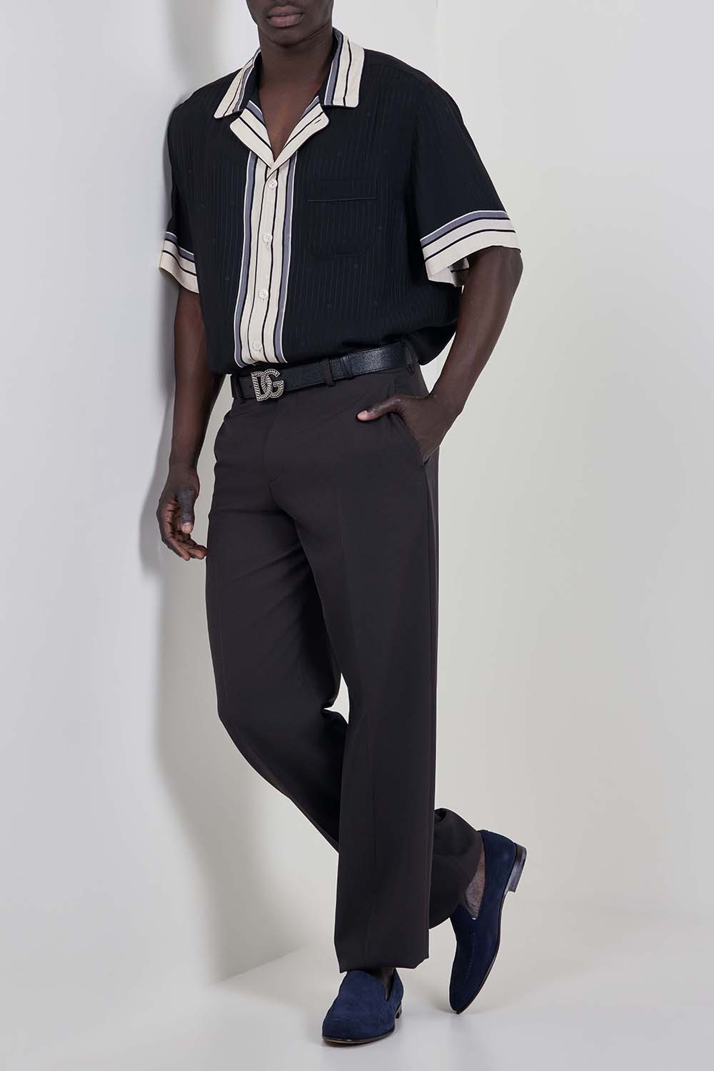 תמונת דוגמן קידמית של נעלי מוקסינים