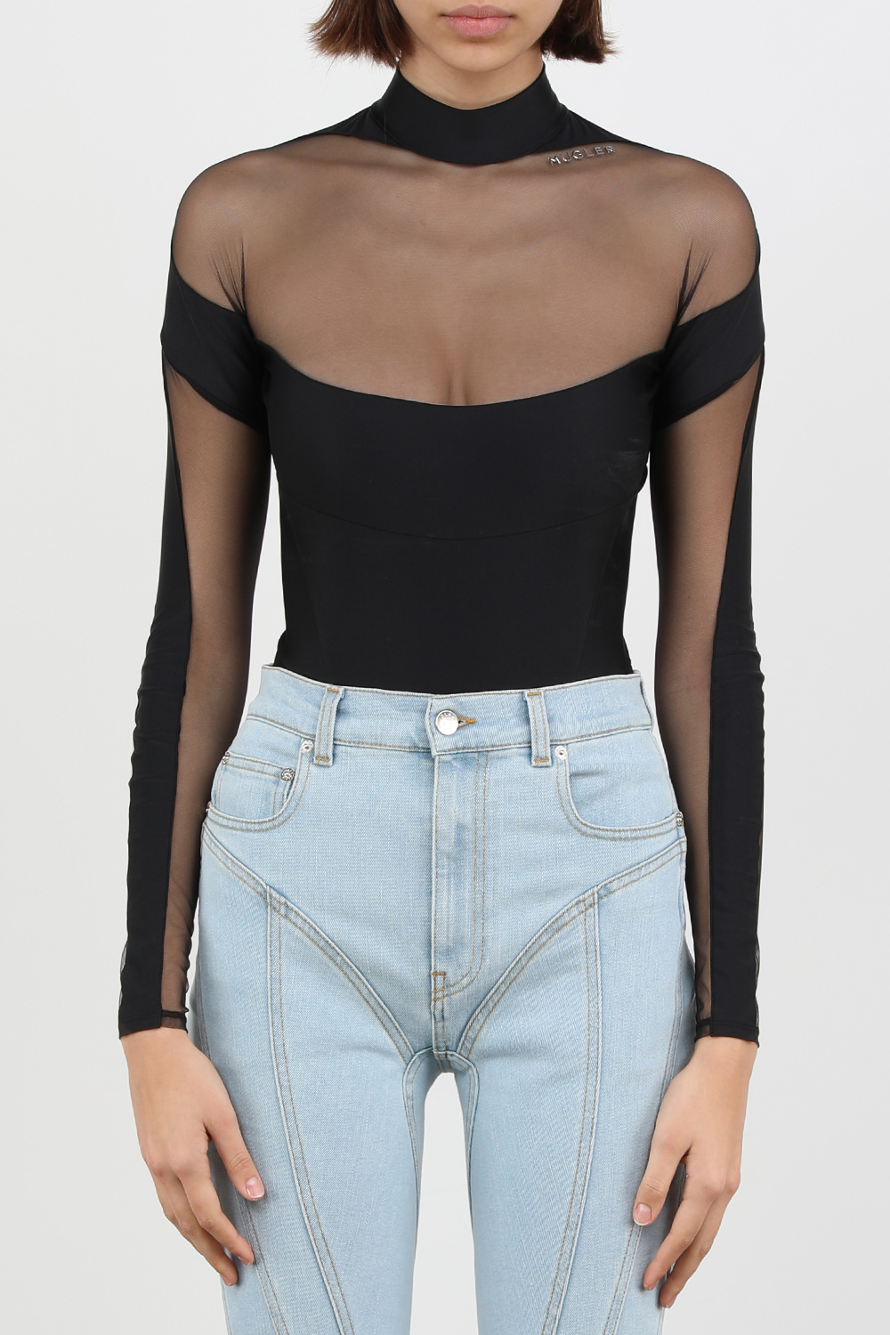 תמונת דוגמן קידמית של בגד גוף עם רשת בצבע שחור