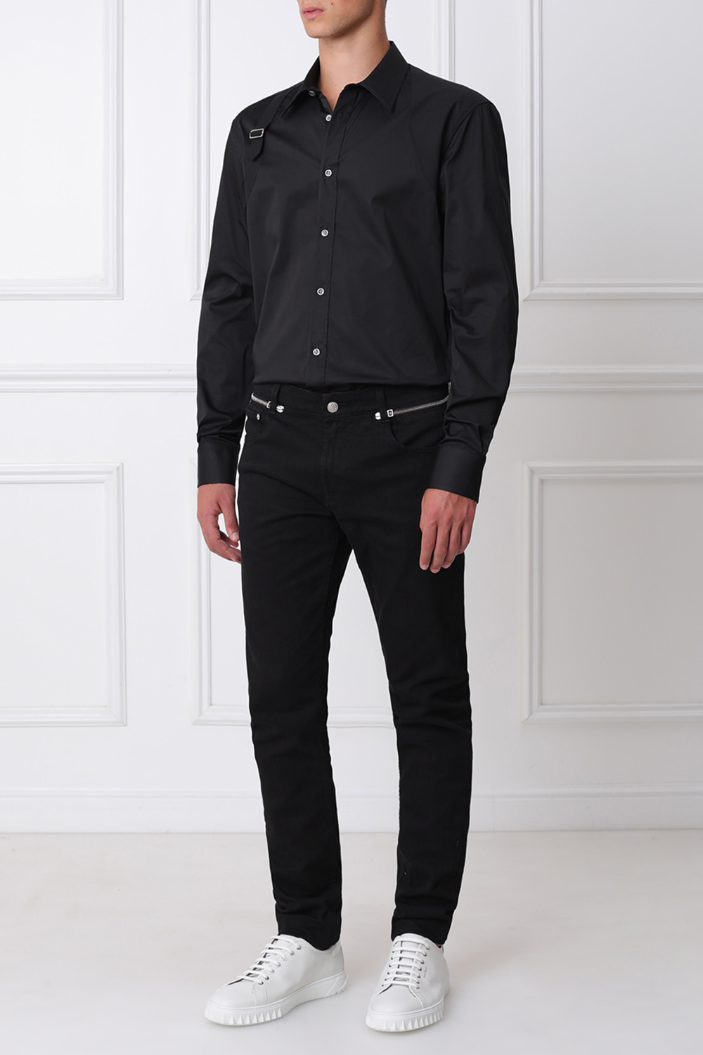 תמונת דוגמן קידמית של Sneaker Shoe in White