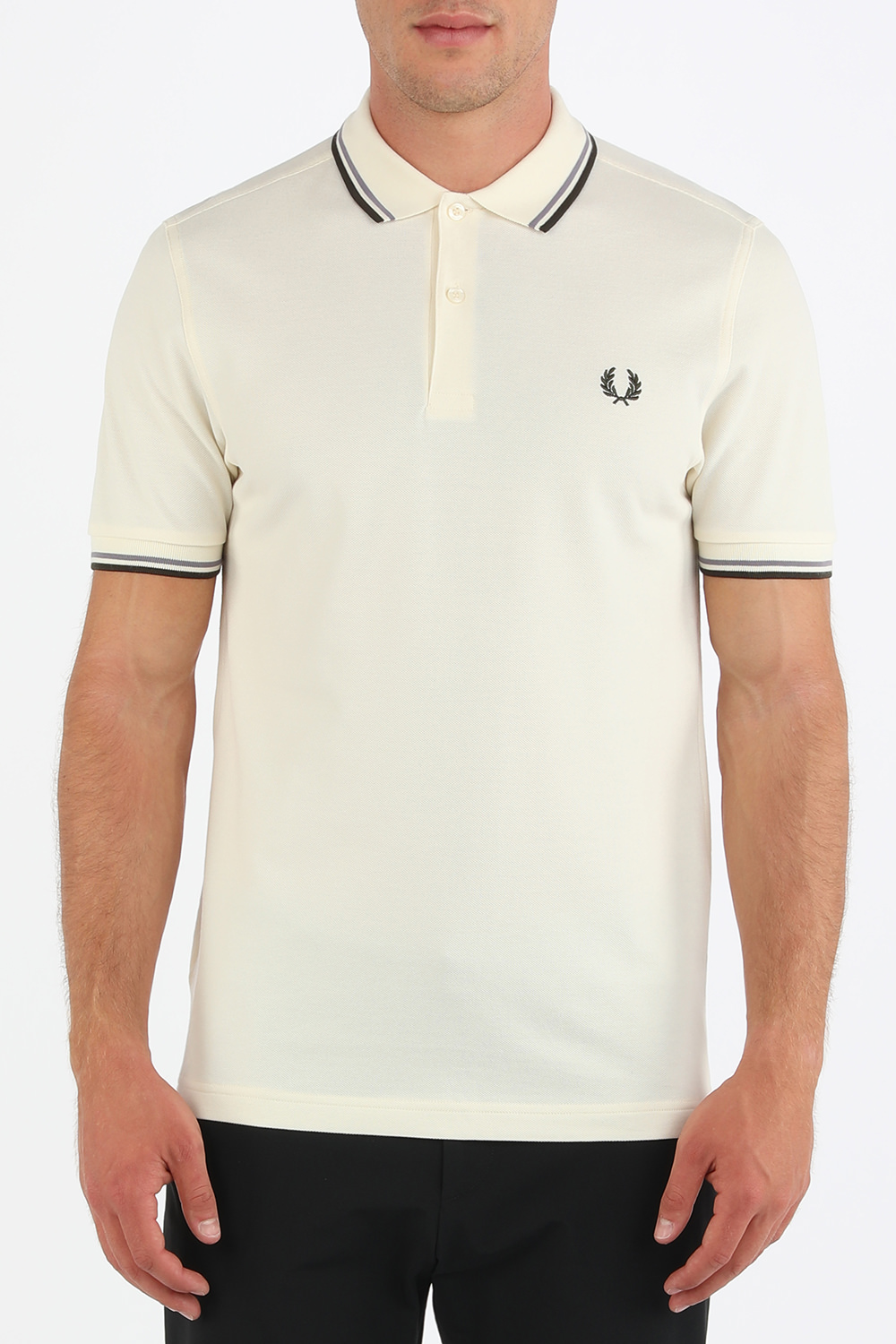 תמונת דוגמן קידמית של Classic Polo Shirt in White