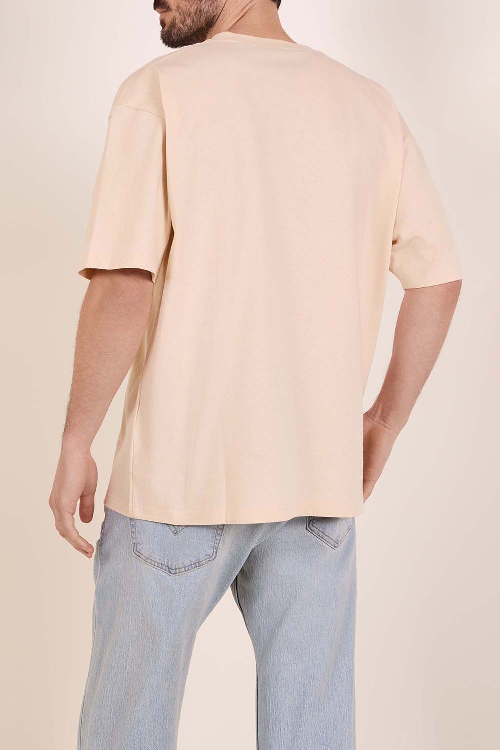 תמונת דוגמן אחורית של חולצת טי