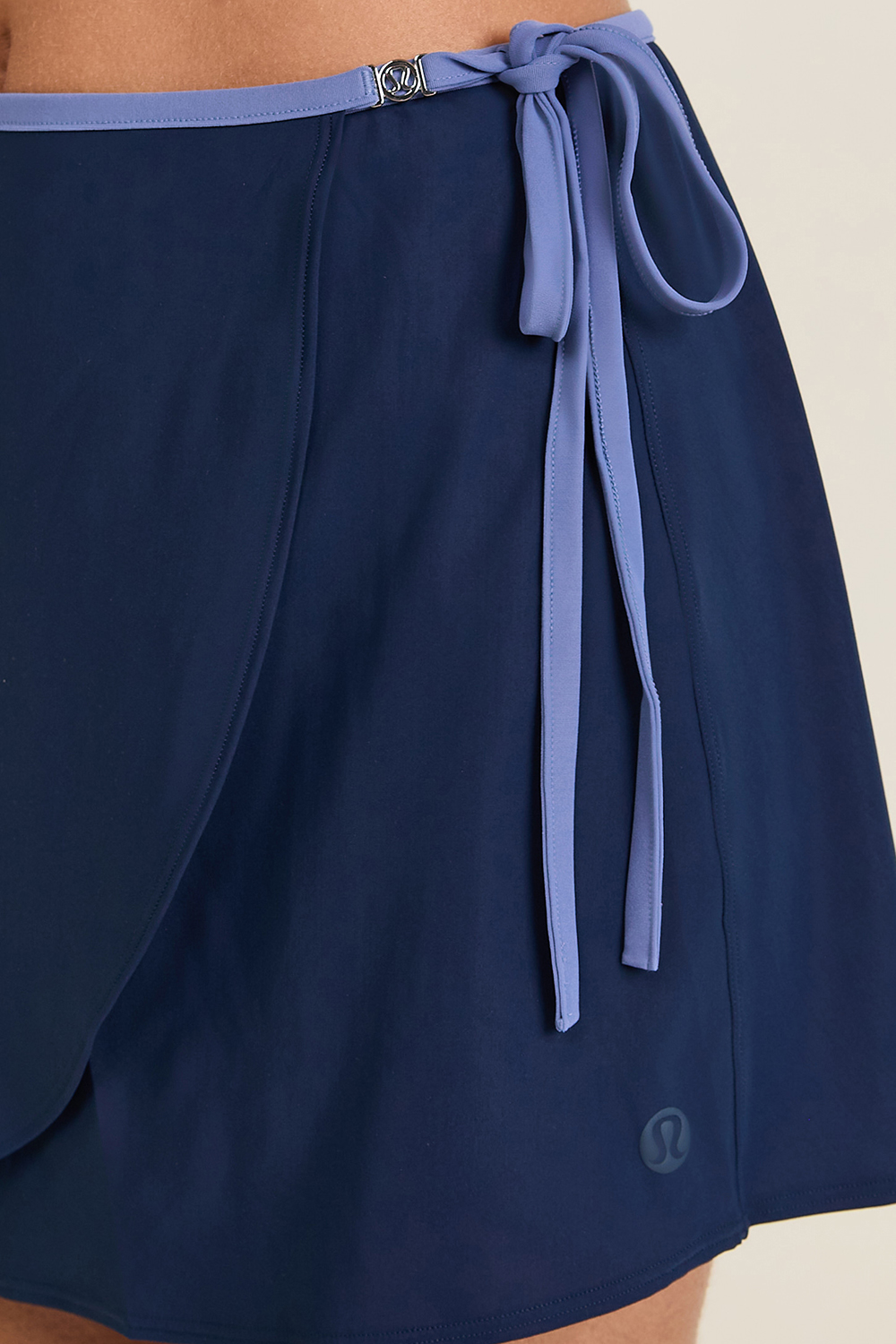 תמונת תקריב דוגמן של Wrap Front Tennis Skirt