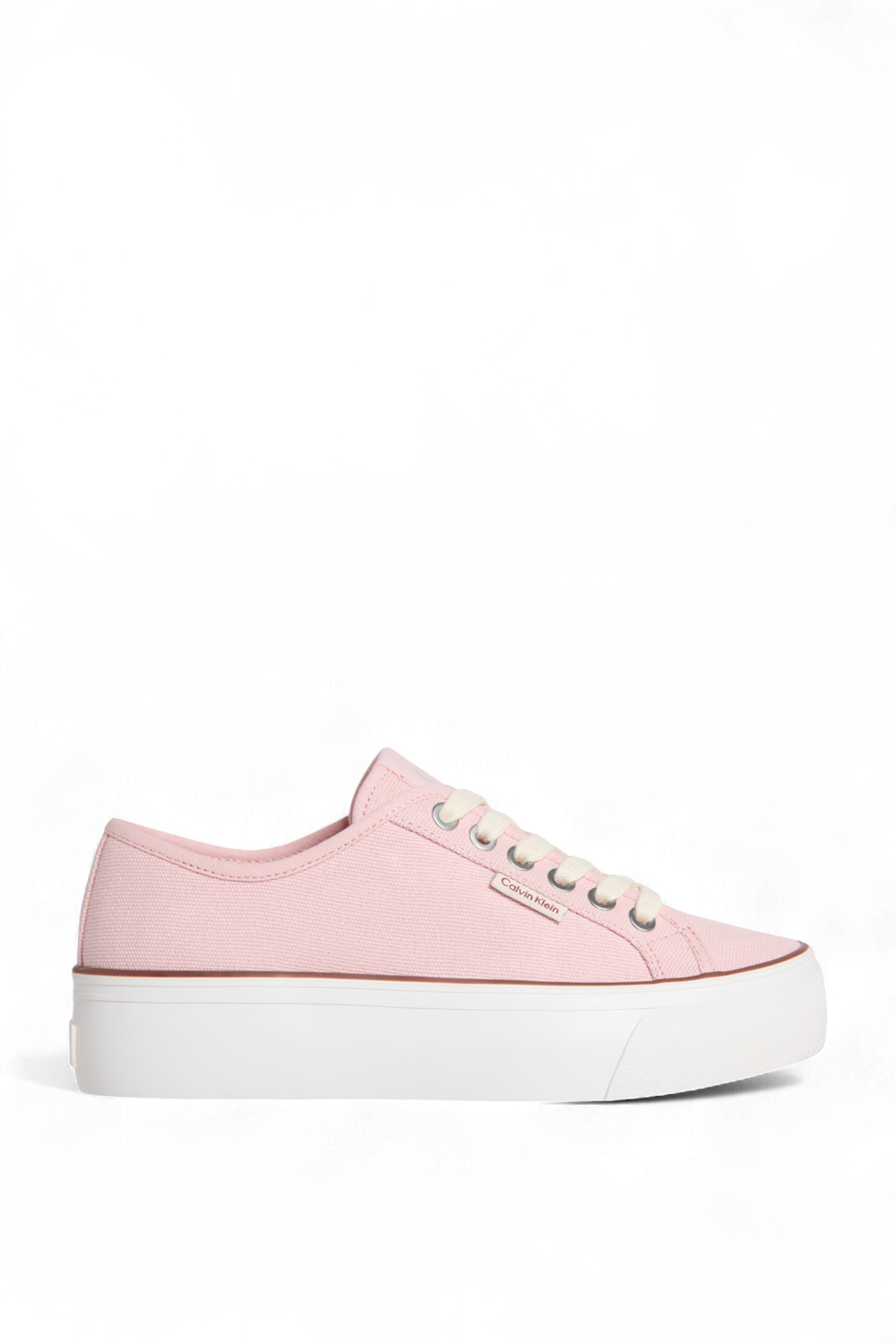 תמונה קידמית של נעלי סניקרס