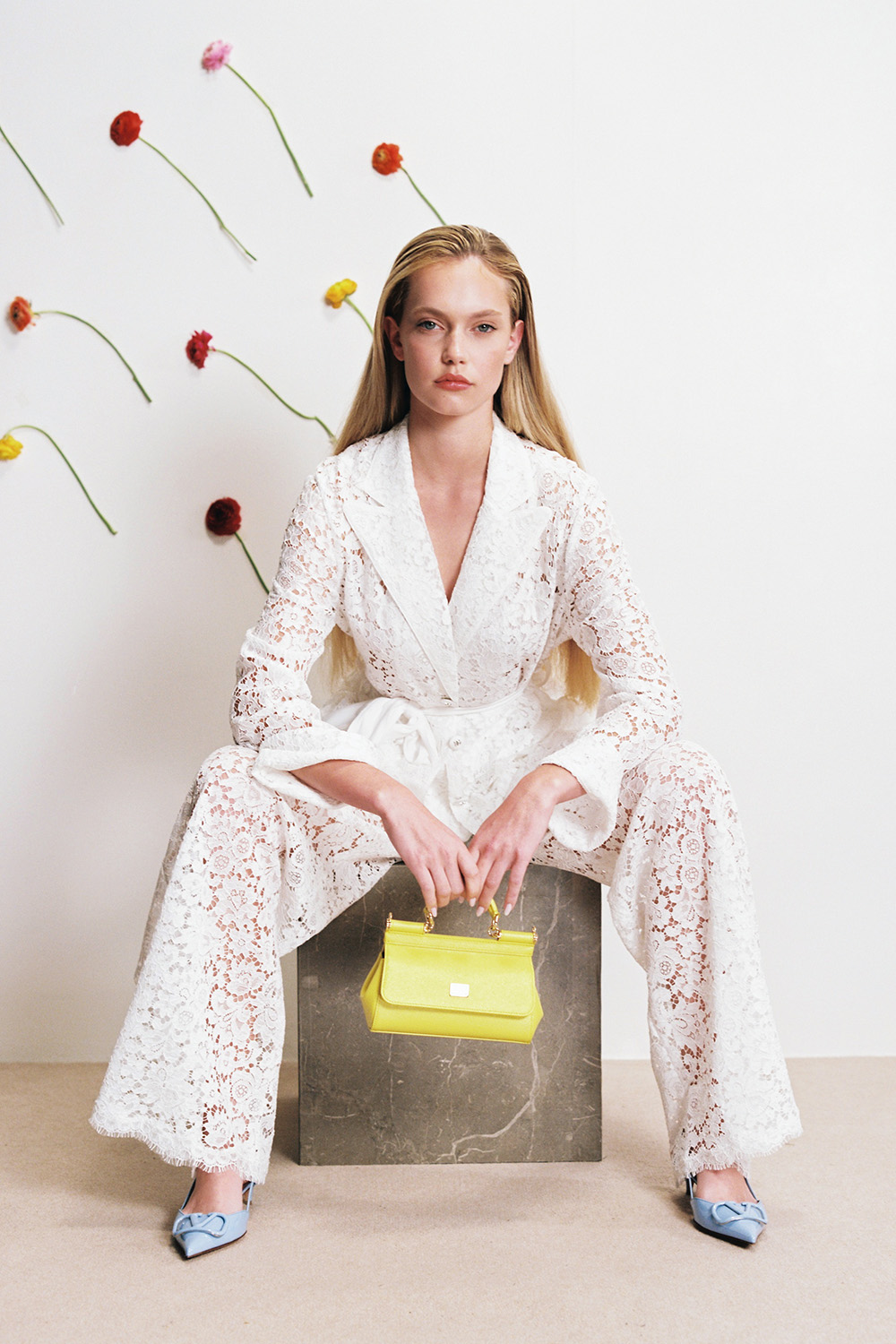 תמונת אווירה של חולצה מכופתרת תחרה