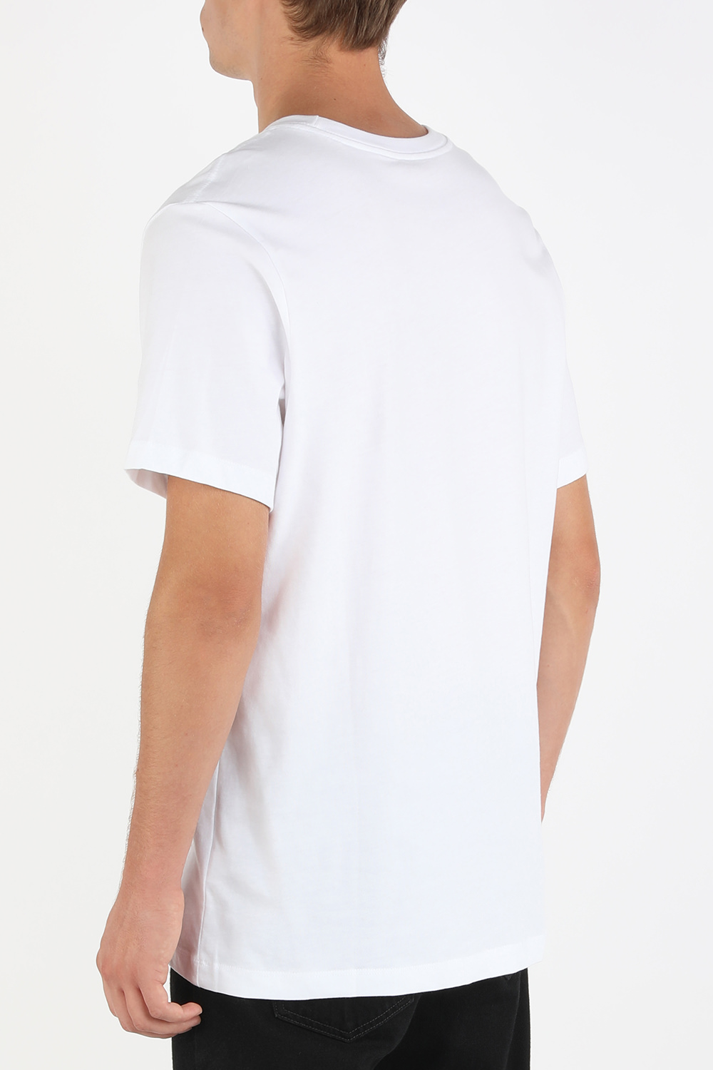 תמונת דוגמן אחורית של Manga Graphic T-Shirt in White