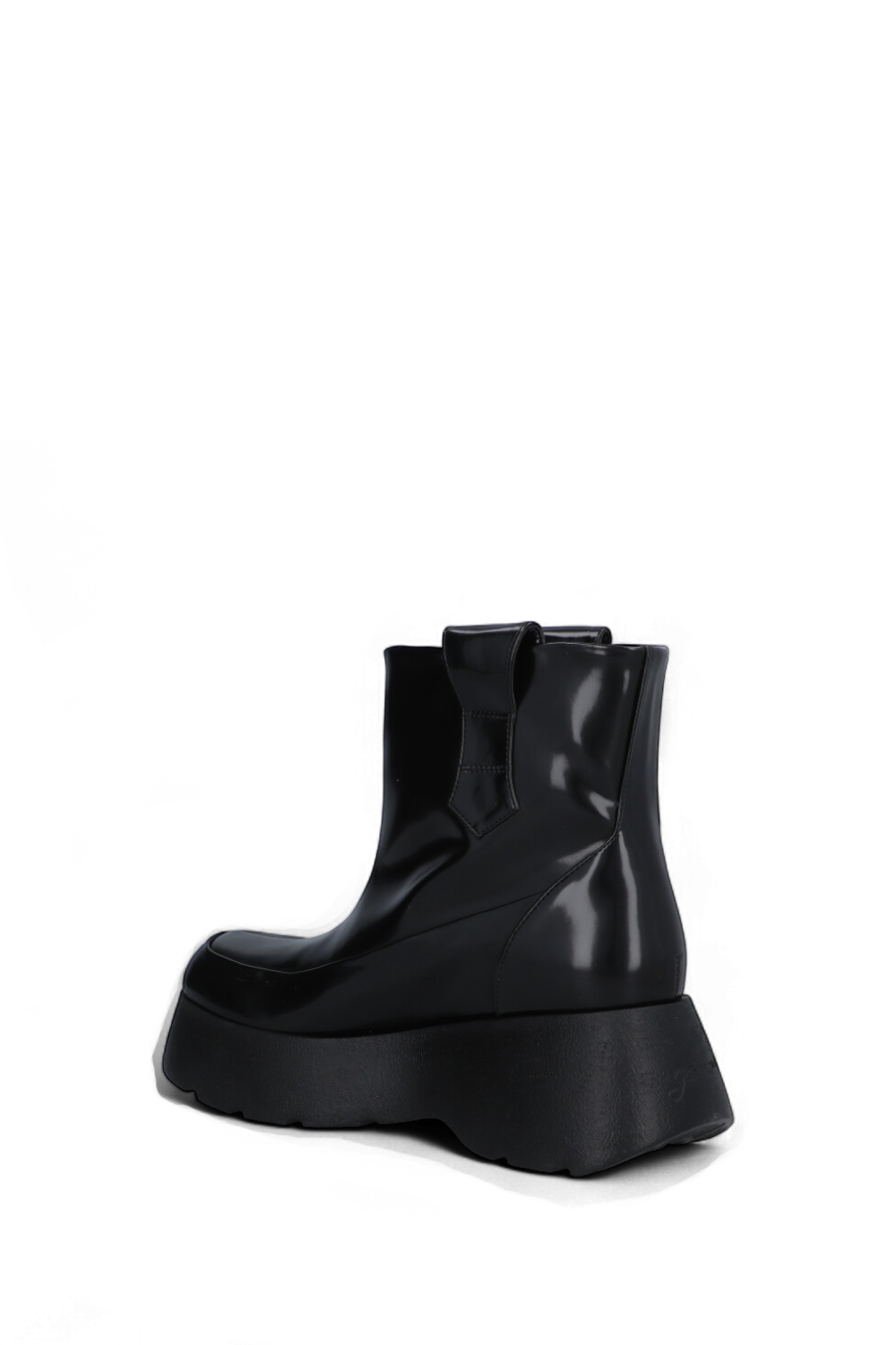 תמונה אחורית של מגפוני קאט לואו