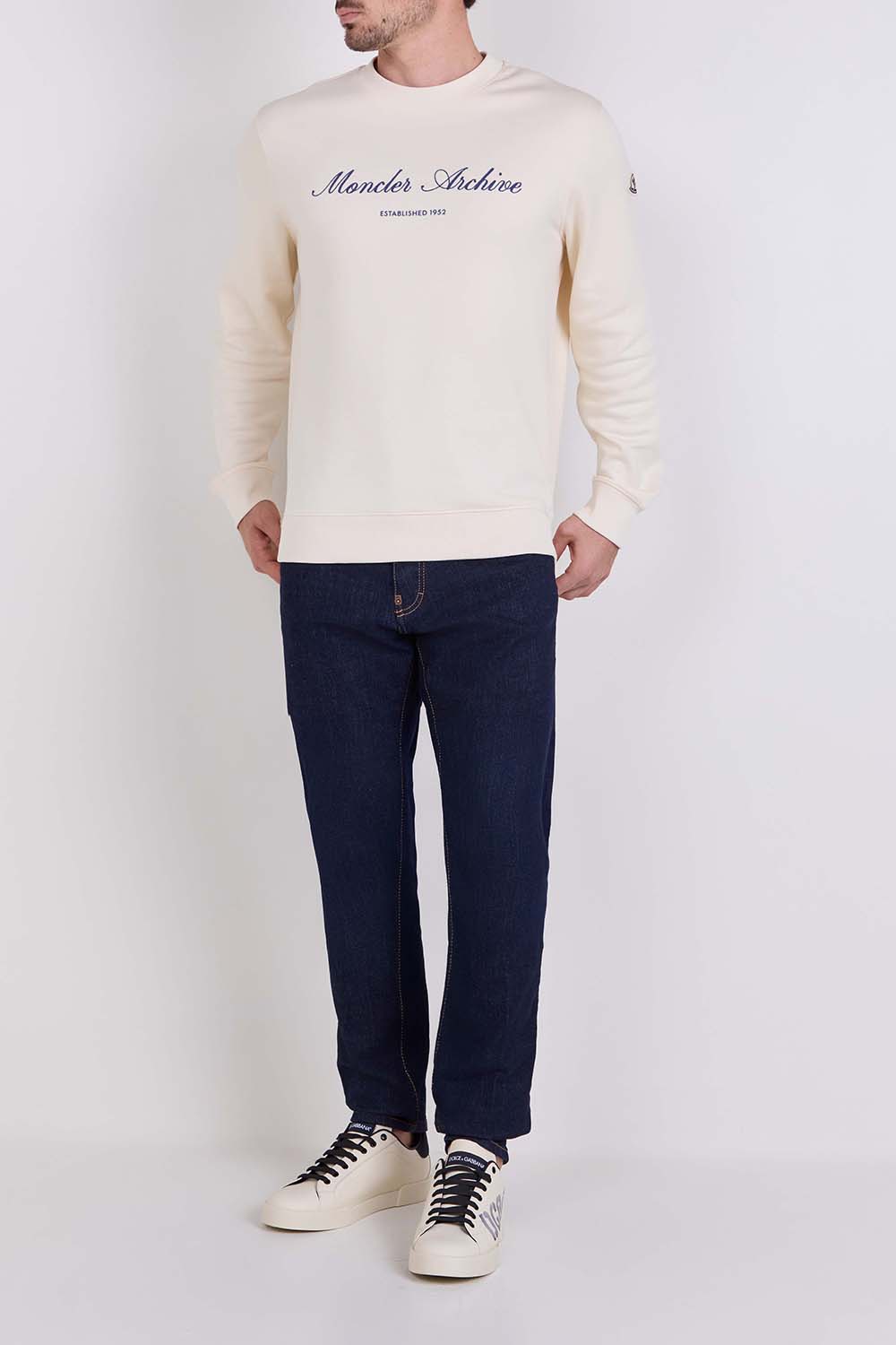 תמונת דוגמן קידמית של נעלי סניקרס עור