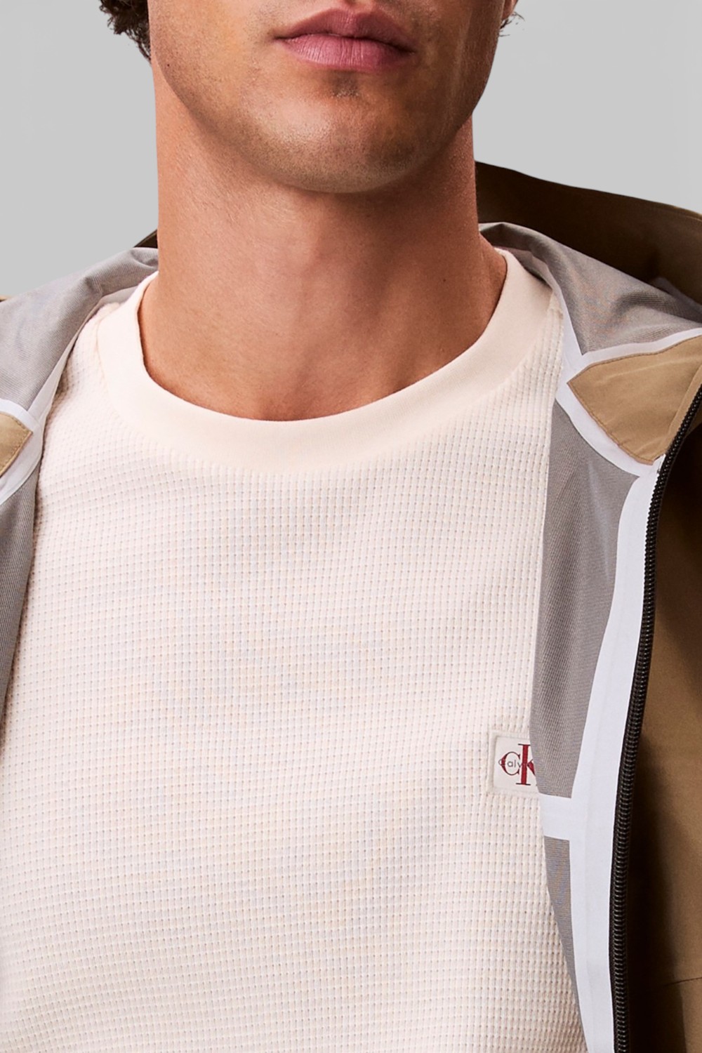 תמונת תקריב דוגמן של חולצת טי